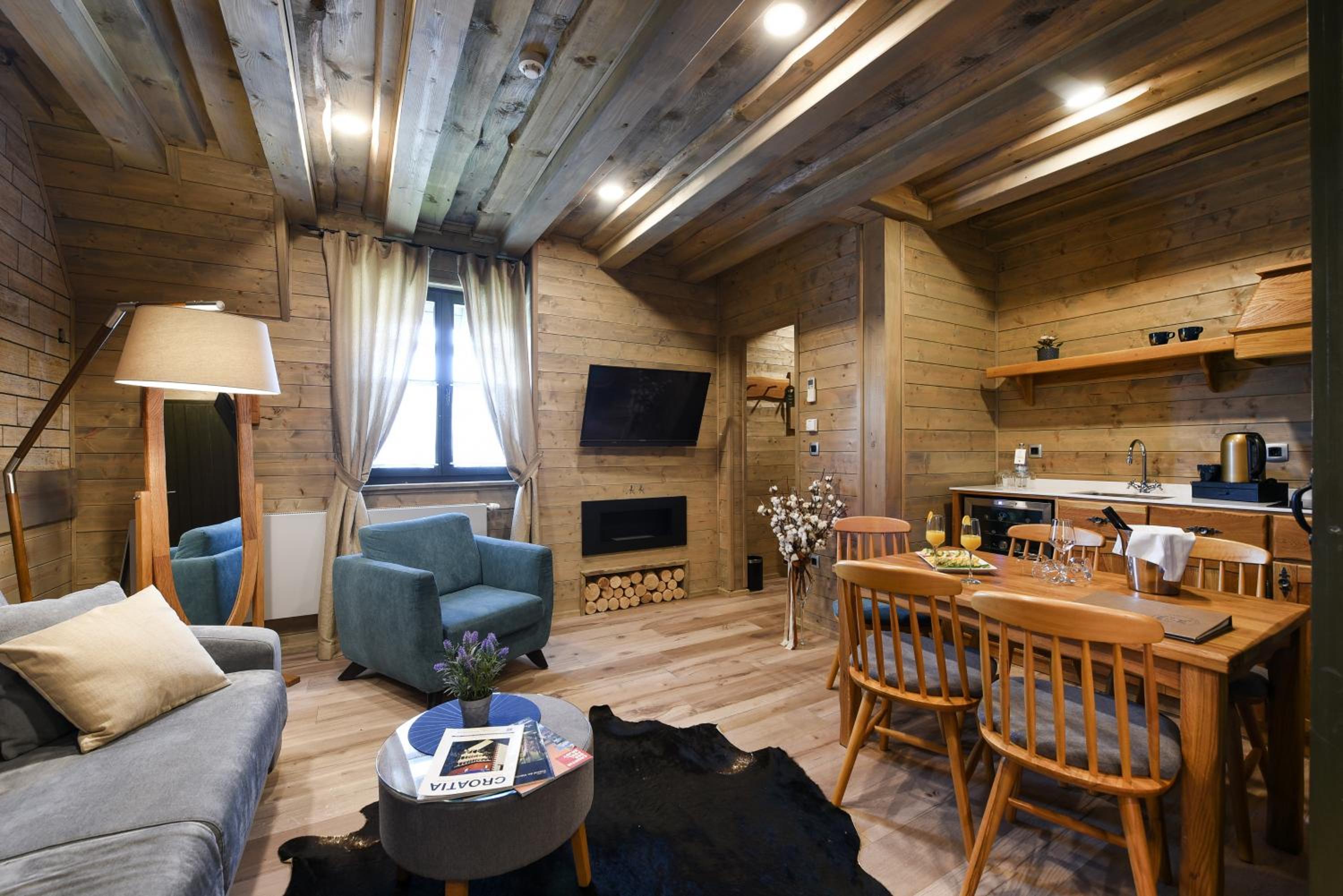 Two-Bedroom Suite - Photo 8