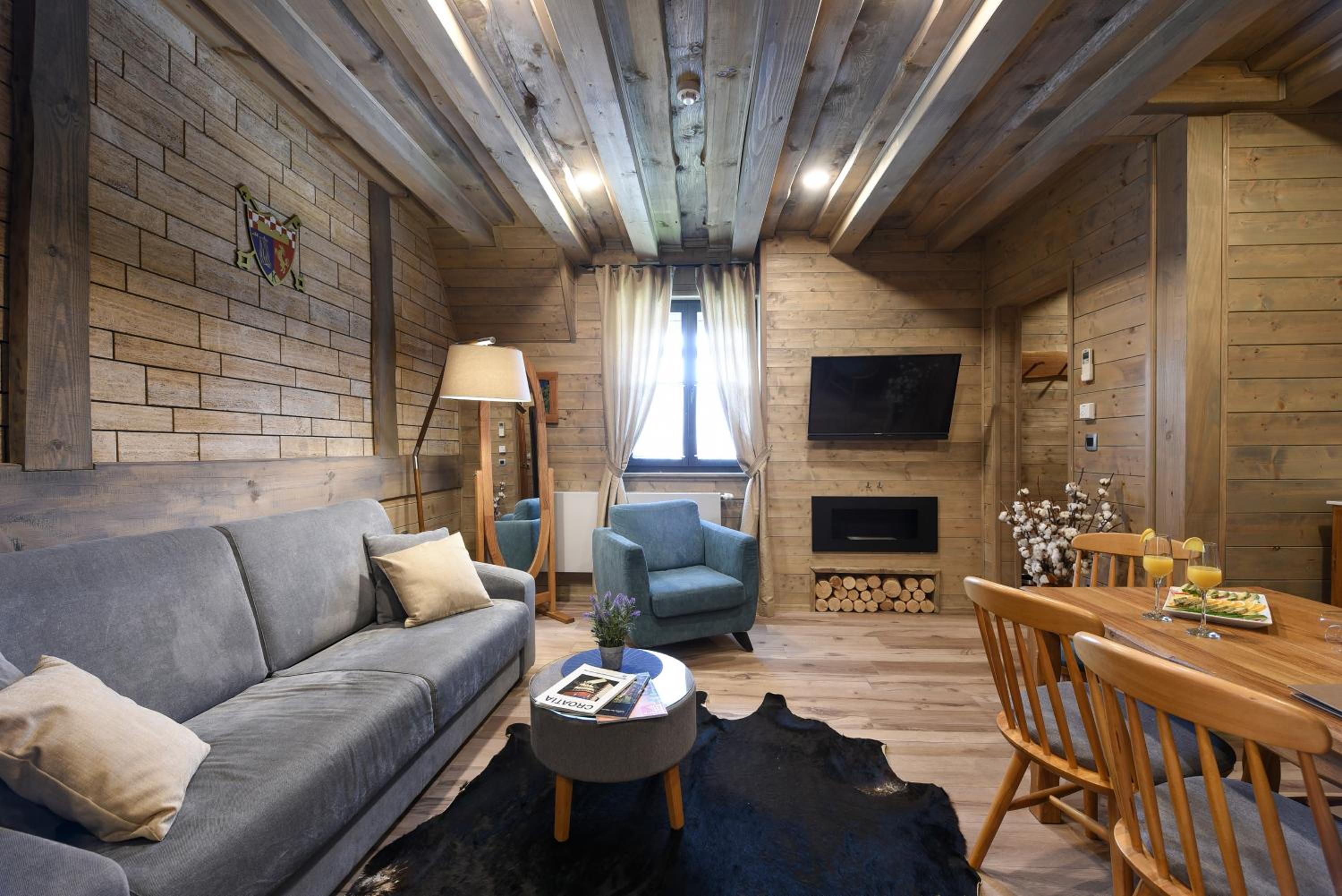 Two-Bedroom Suite - Photo 2