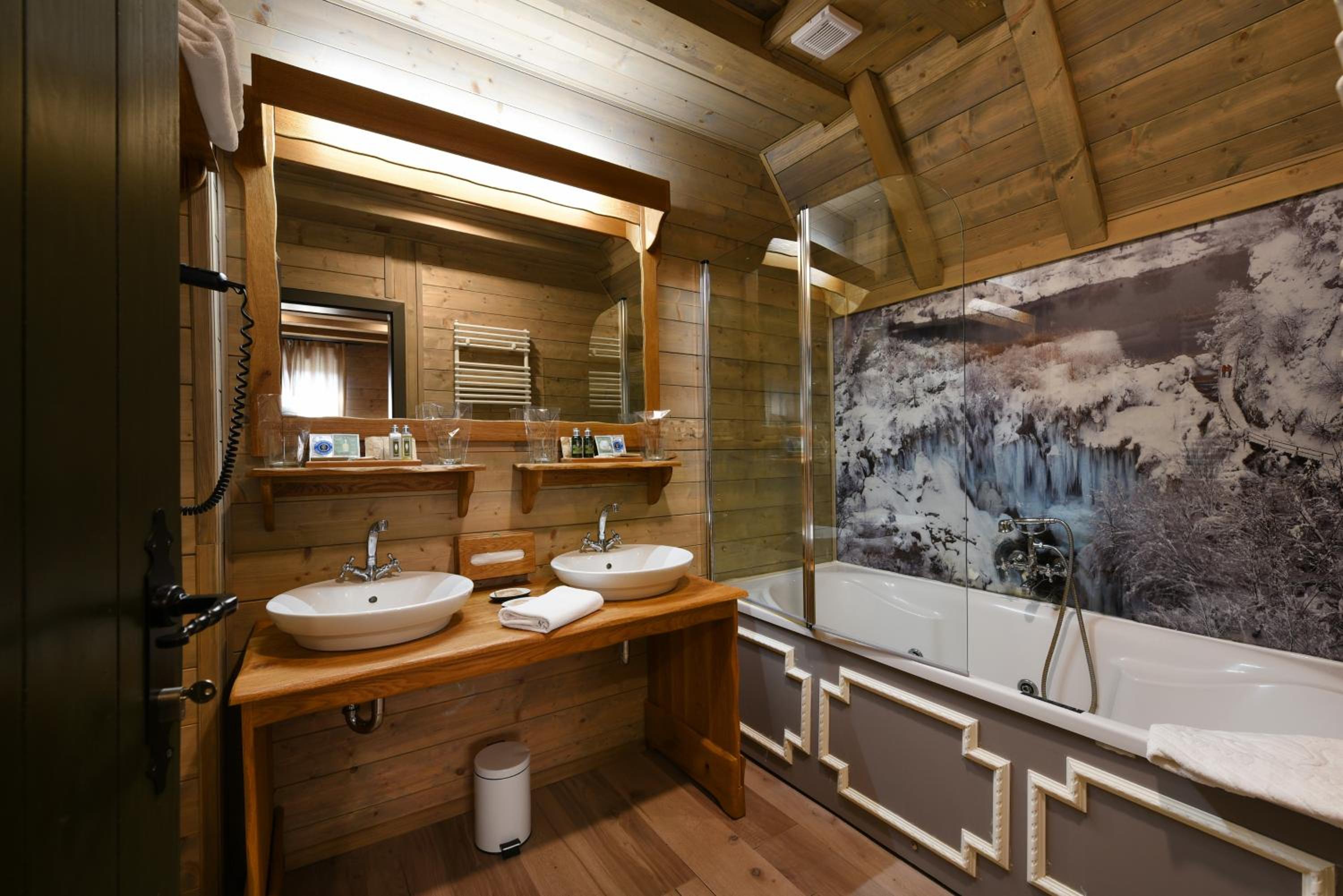 Two-Bedroom Suite - Photo 4