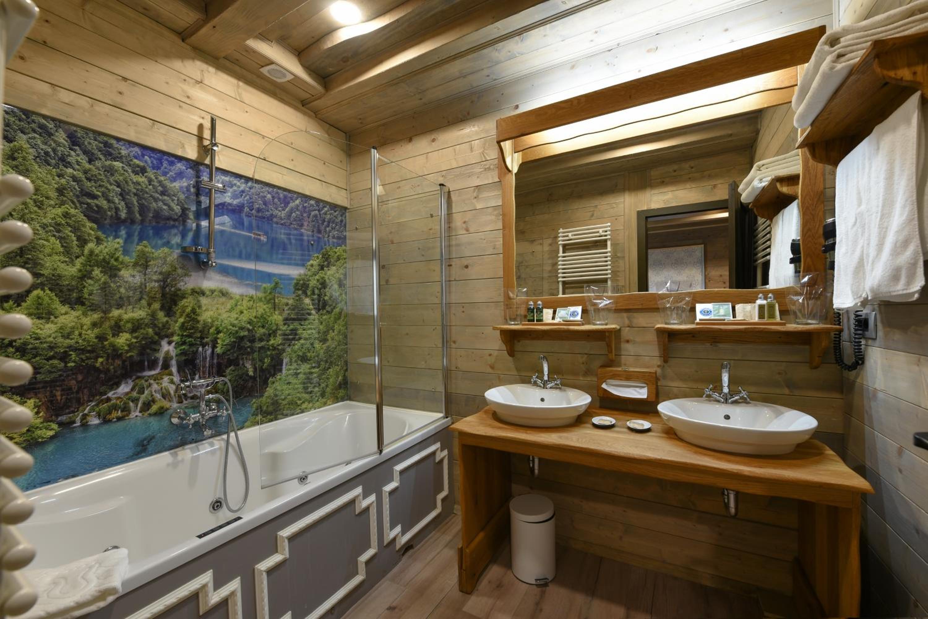 Two-Bedroom Suite - Photo 11