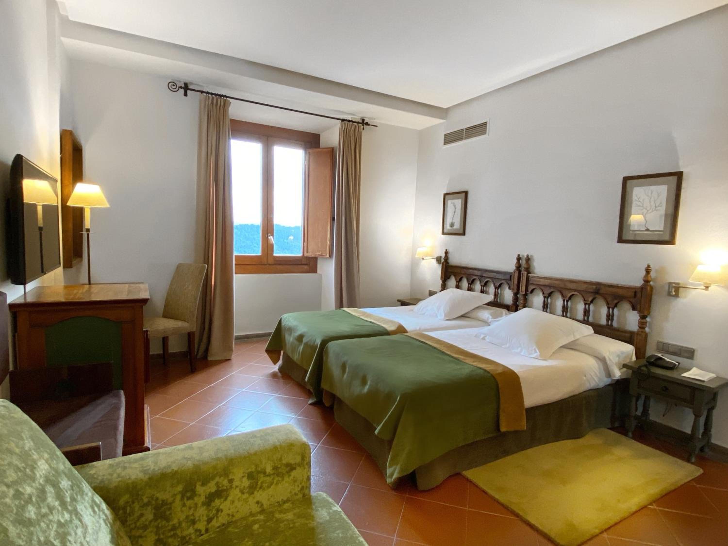 Standard Double Room (2 Adults + 1 Child)