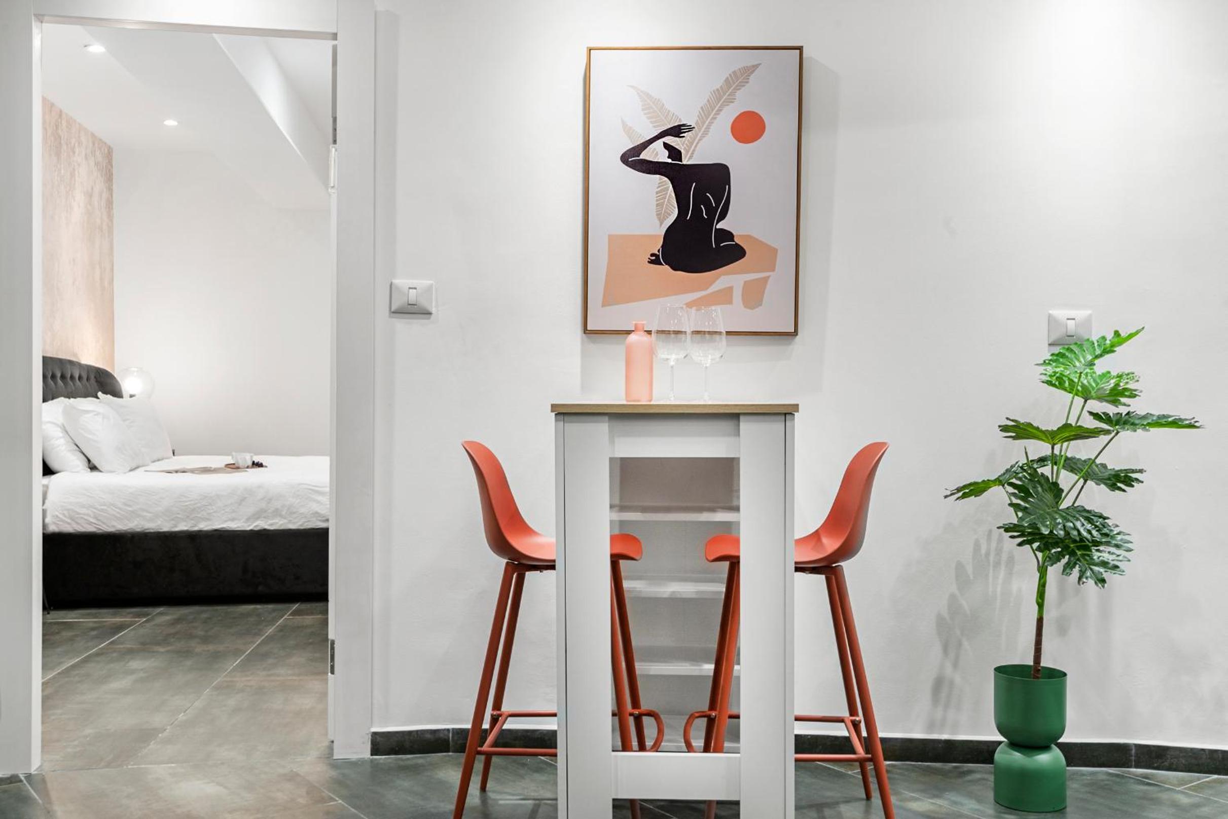 One-Bedroom Apartment - Photo 3