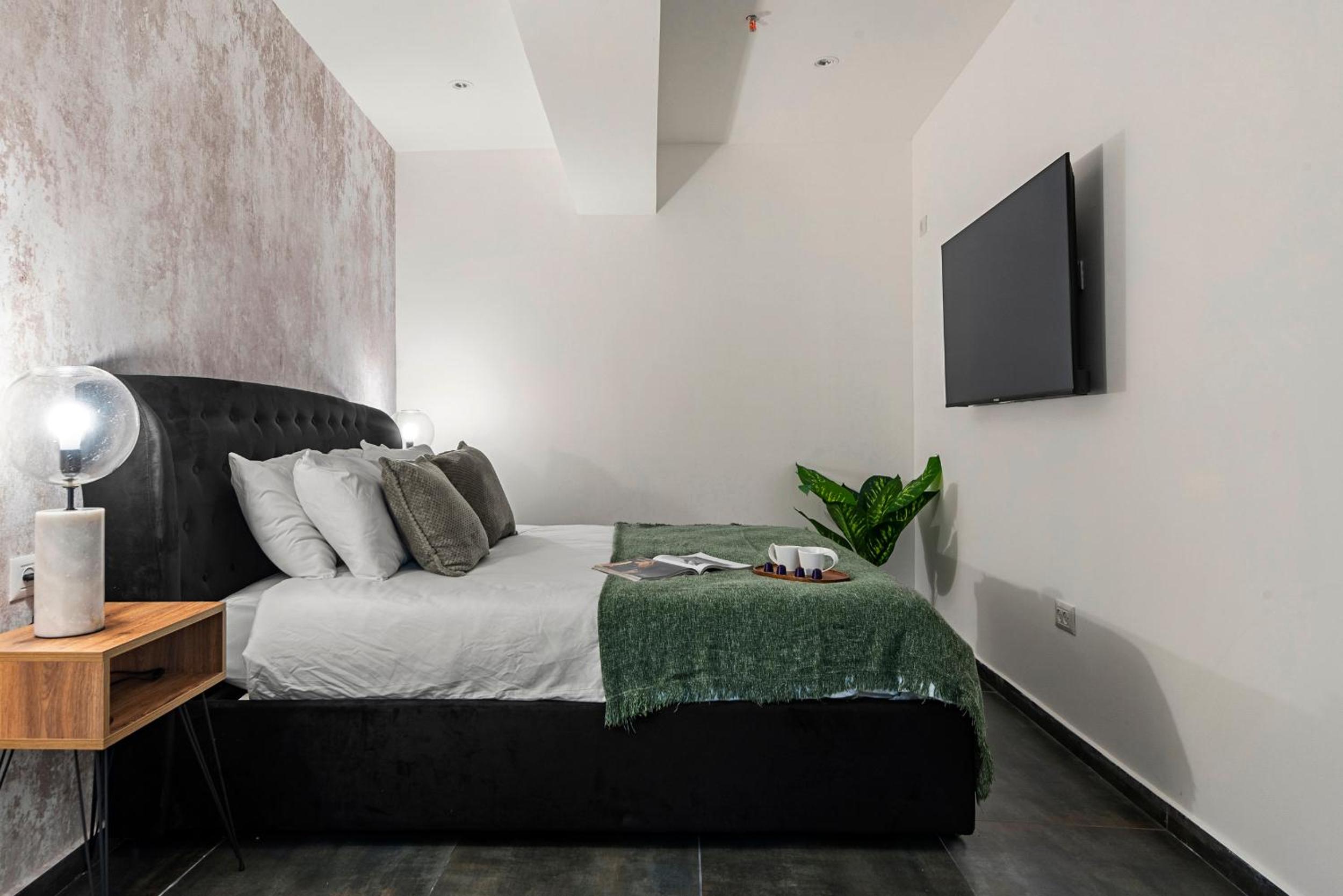 One-Bedroom Apartment - Photo 6