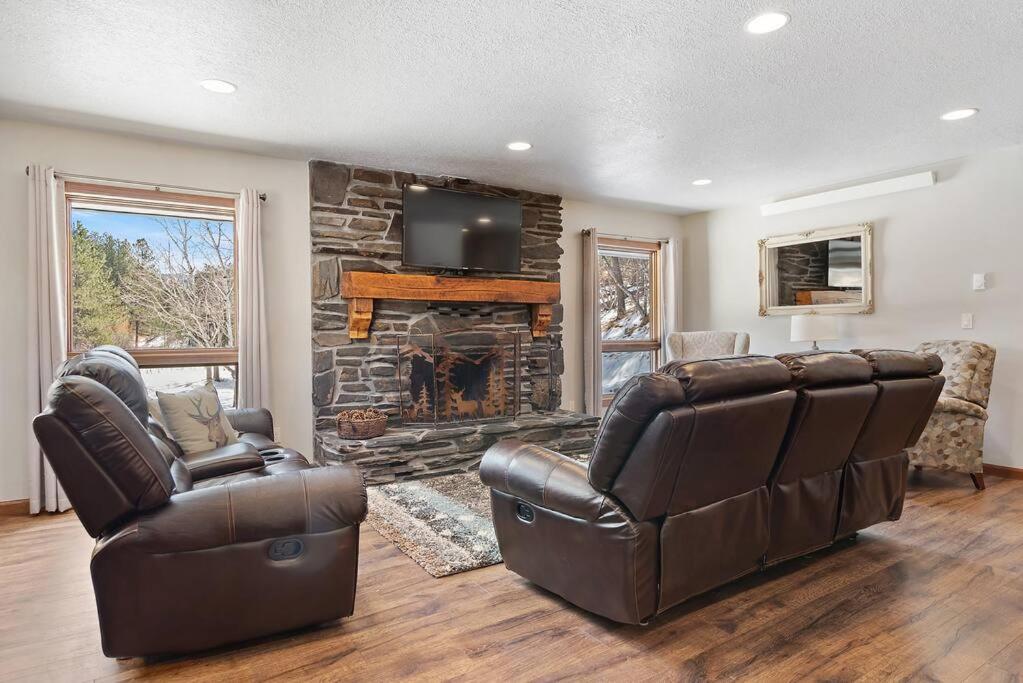 Five-Bedroom House photo 2