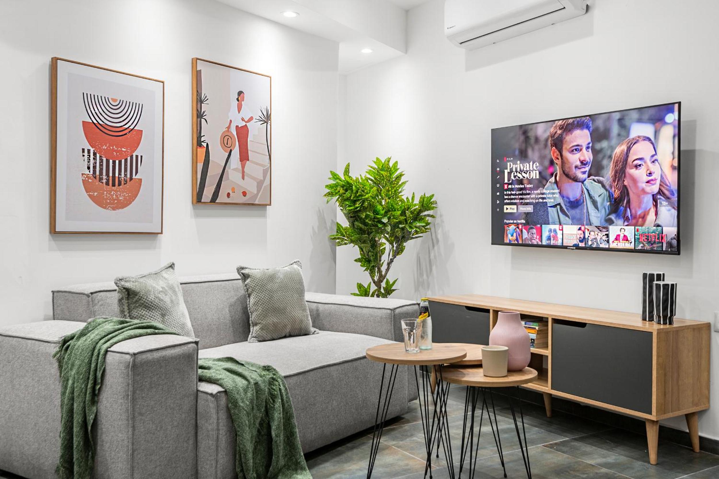 One-Bedroom Apartment - Photo 1