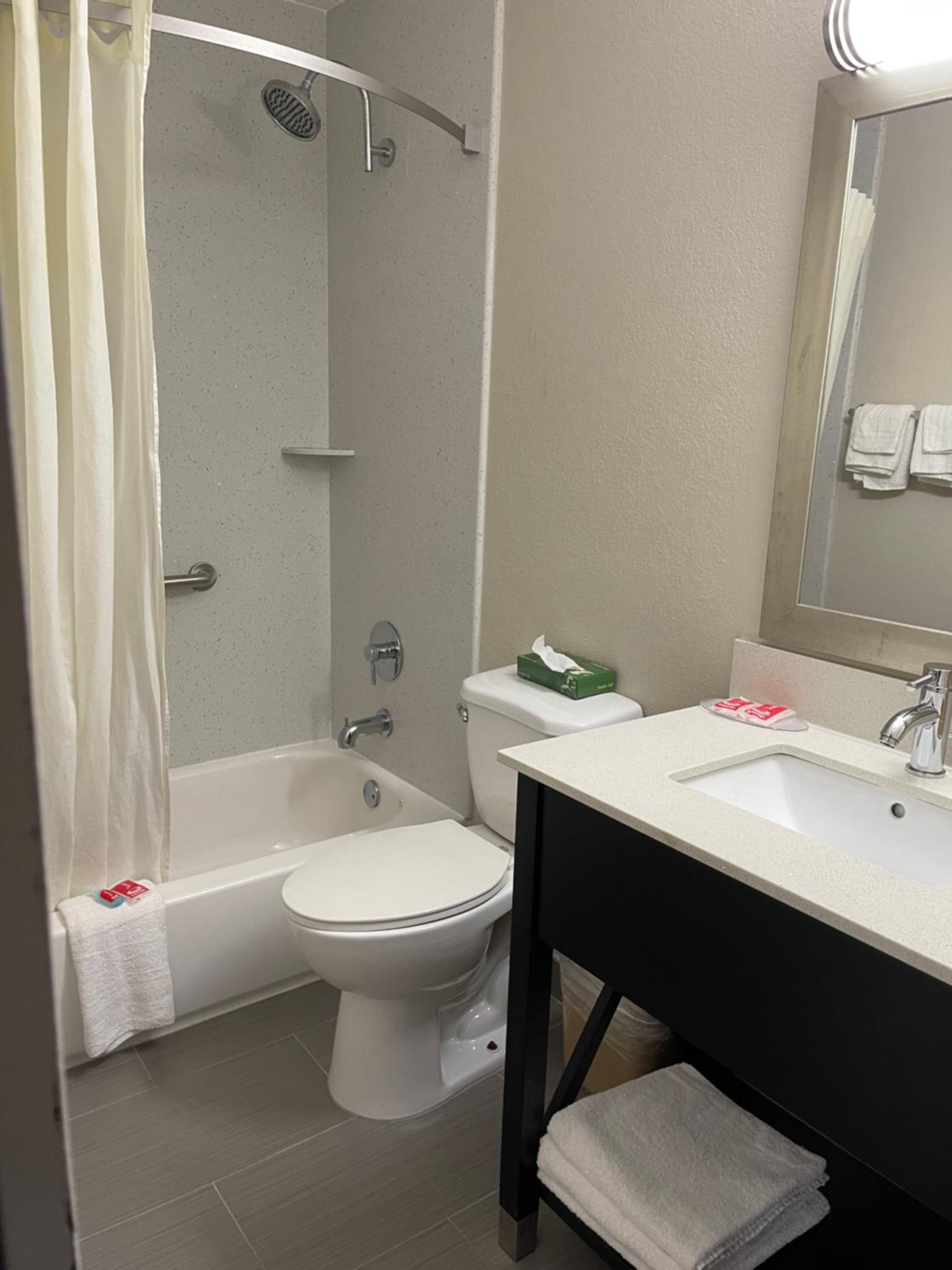 King Room - Non-Smoking - Photo 2