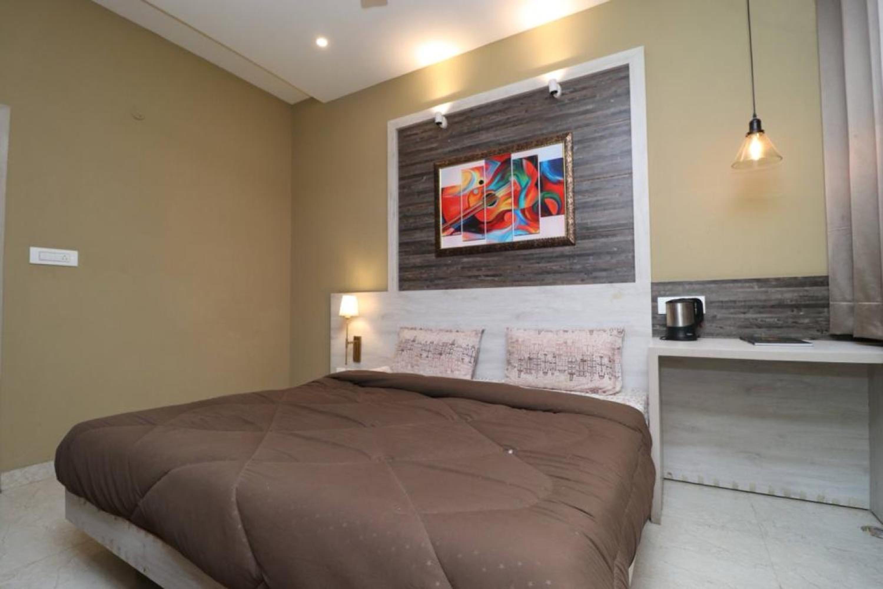 Standard Suite - Photo 4