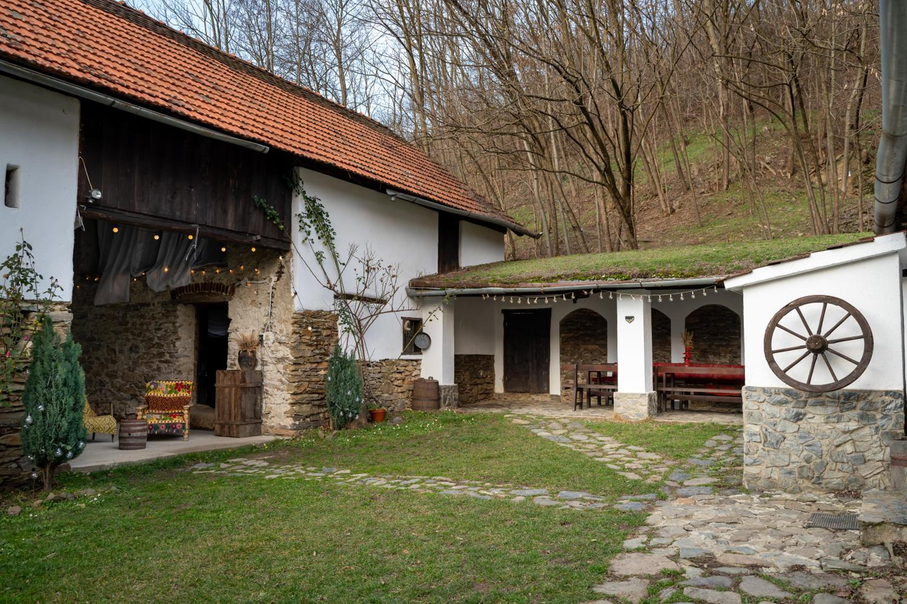 Two-Bedroom House - Photo 2