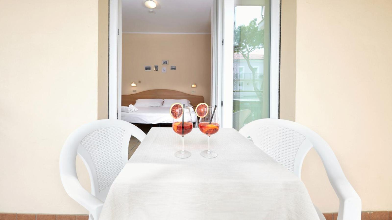 Standard Double Room - Photo 8