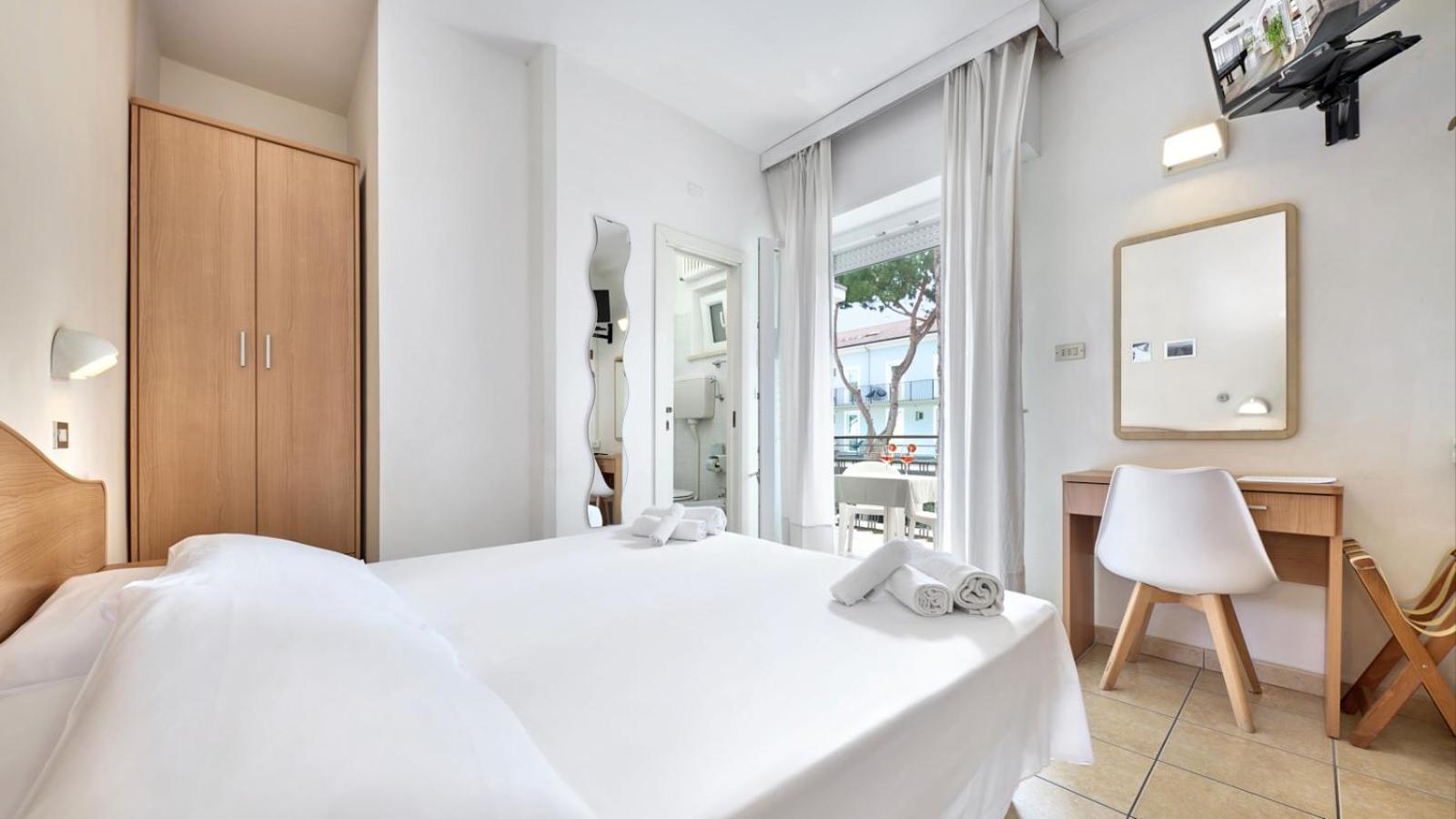 Standard Double Room - Photo 3