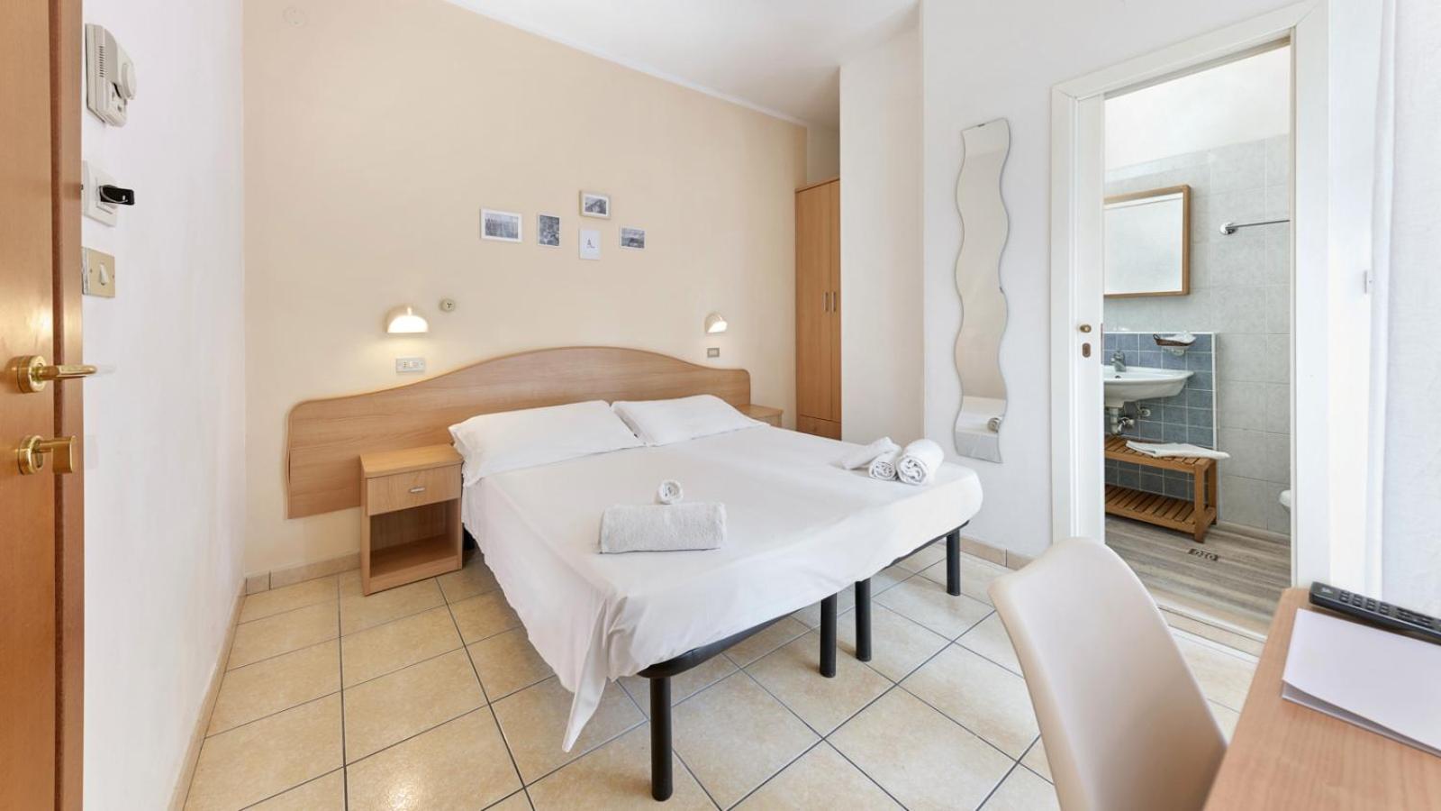 Standard Double Room - Photo 5
