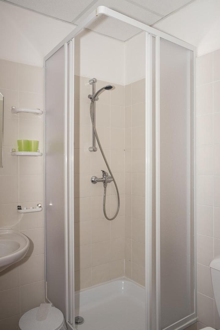 Double or Twin Room with Balcony - Photo 11