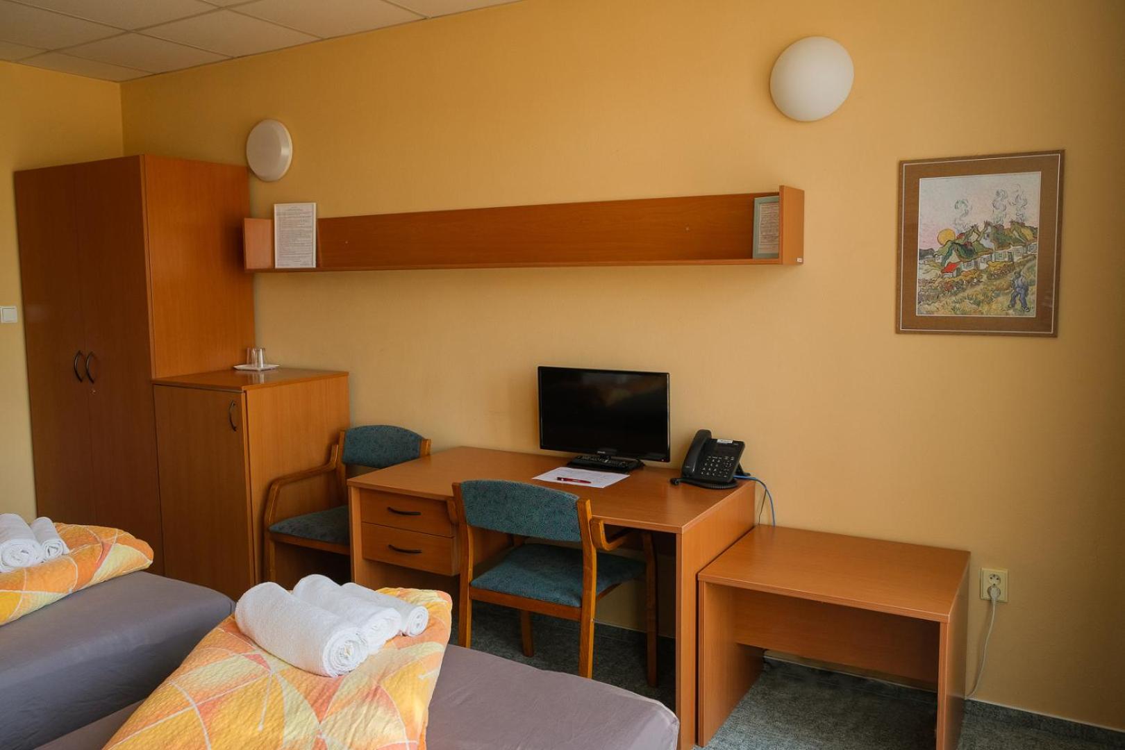 Double or Twin Room with Balcony - Photo 3