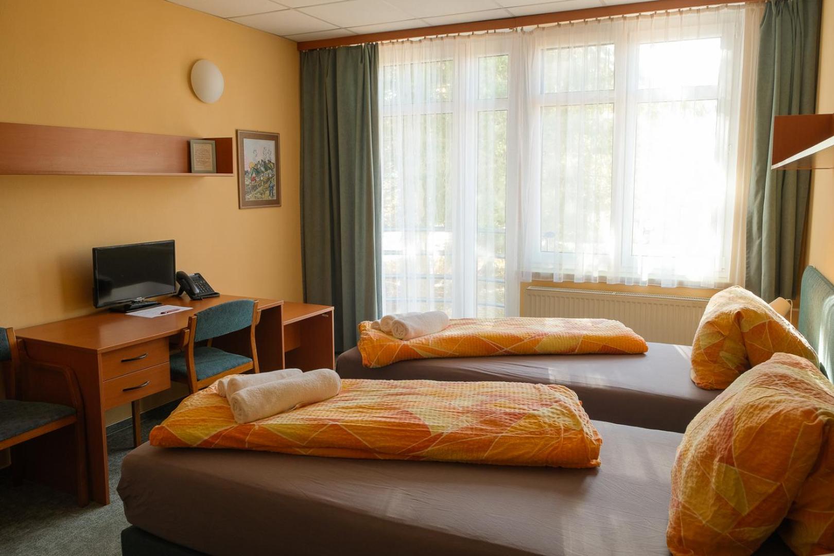 Double or Twin Room with Balcony - Photo 2