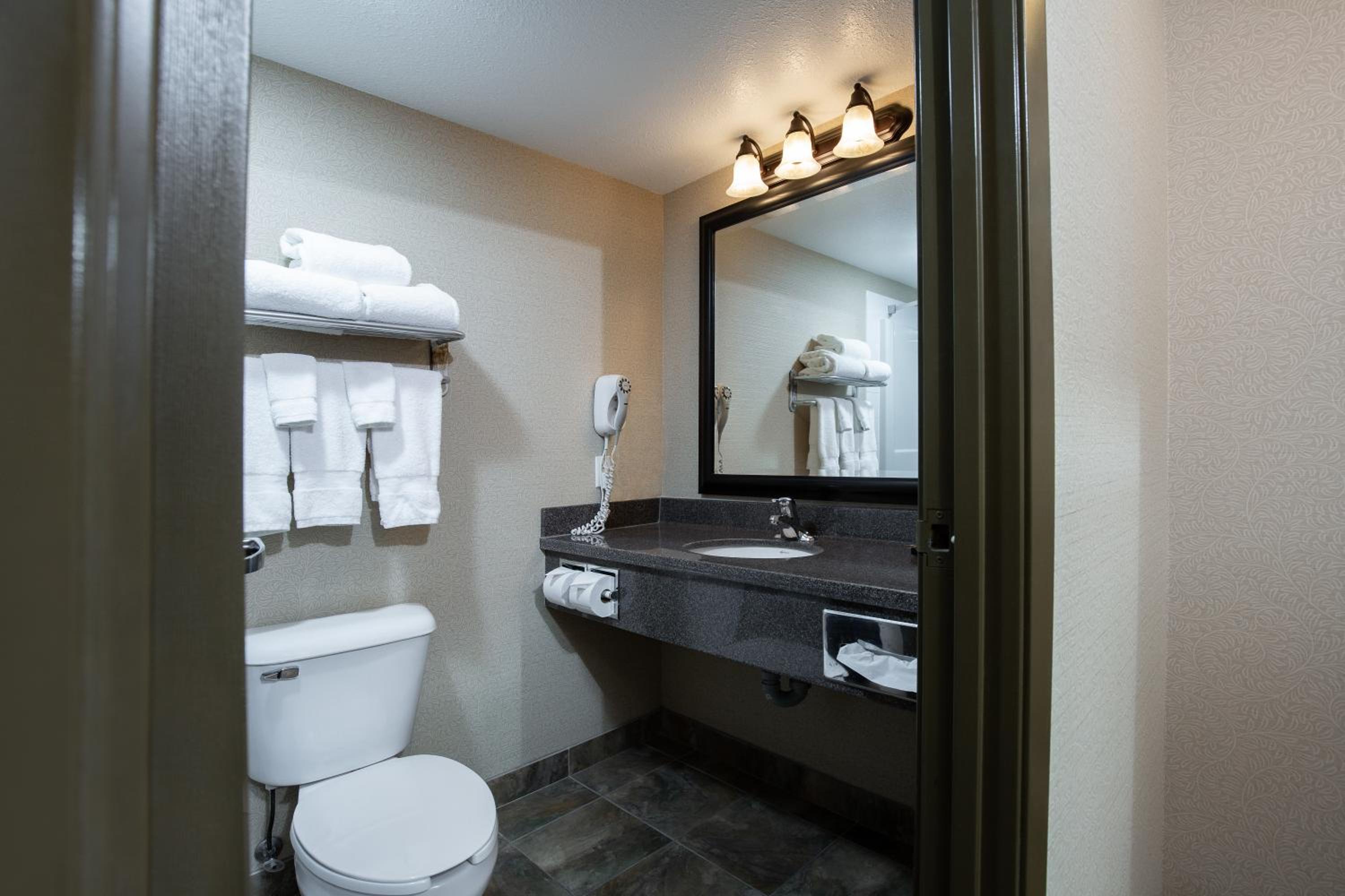 Queen Room photo 2