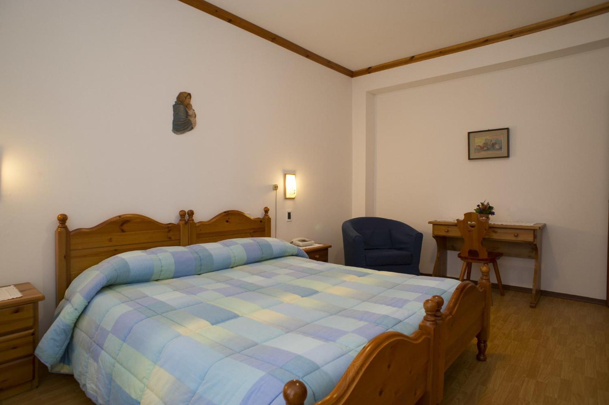 Double or Twin Room - Photo 8