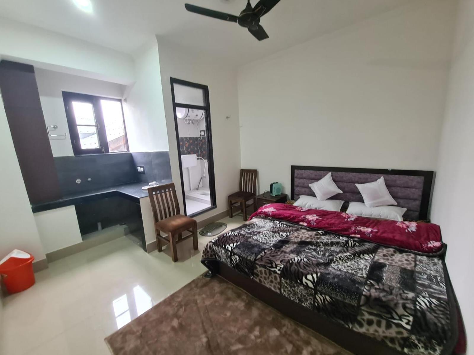 Deluxe Double Room (2 Adults + 1 Child)