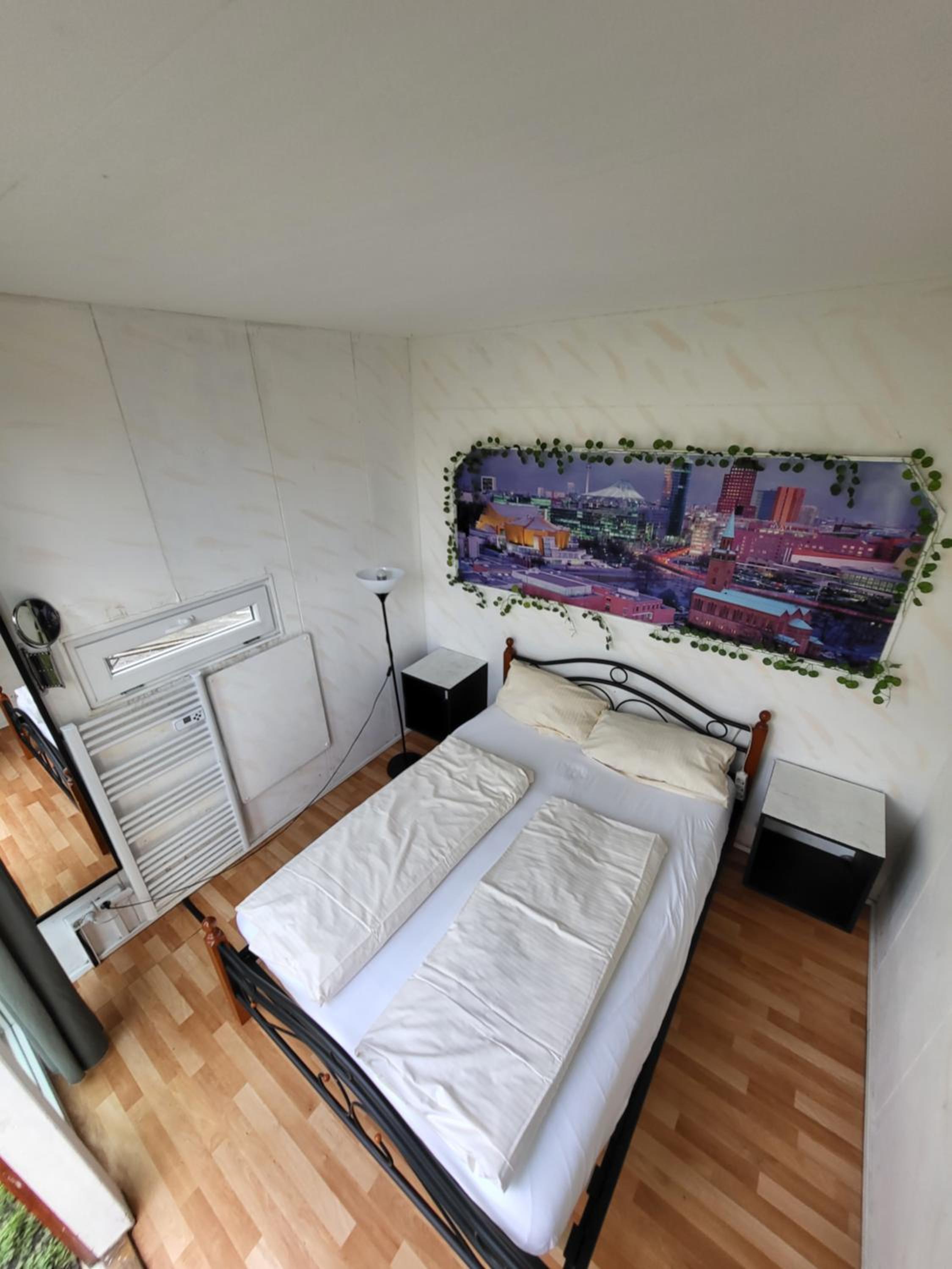 Double-bed Cottage with Shared Bathroom photo 2