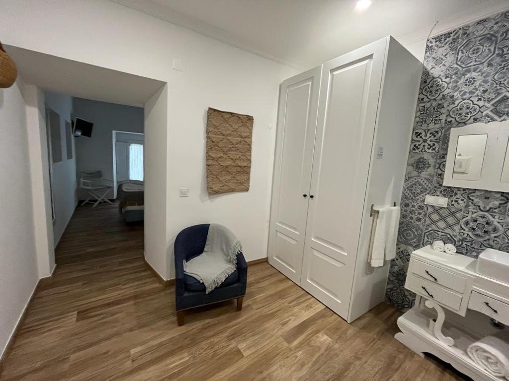 Suite - Photo 1
