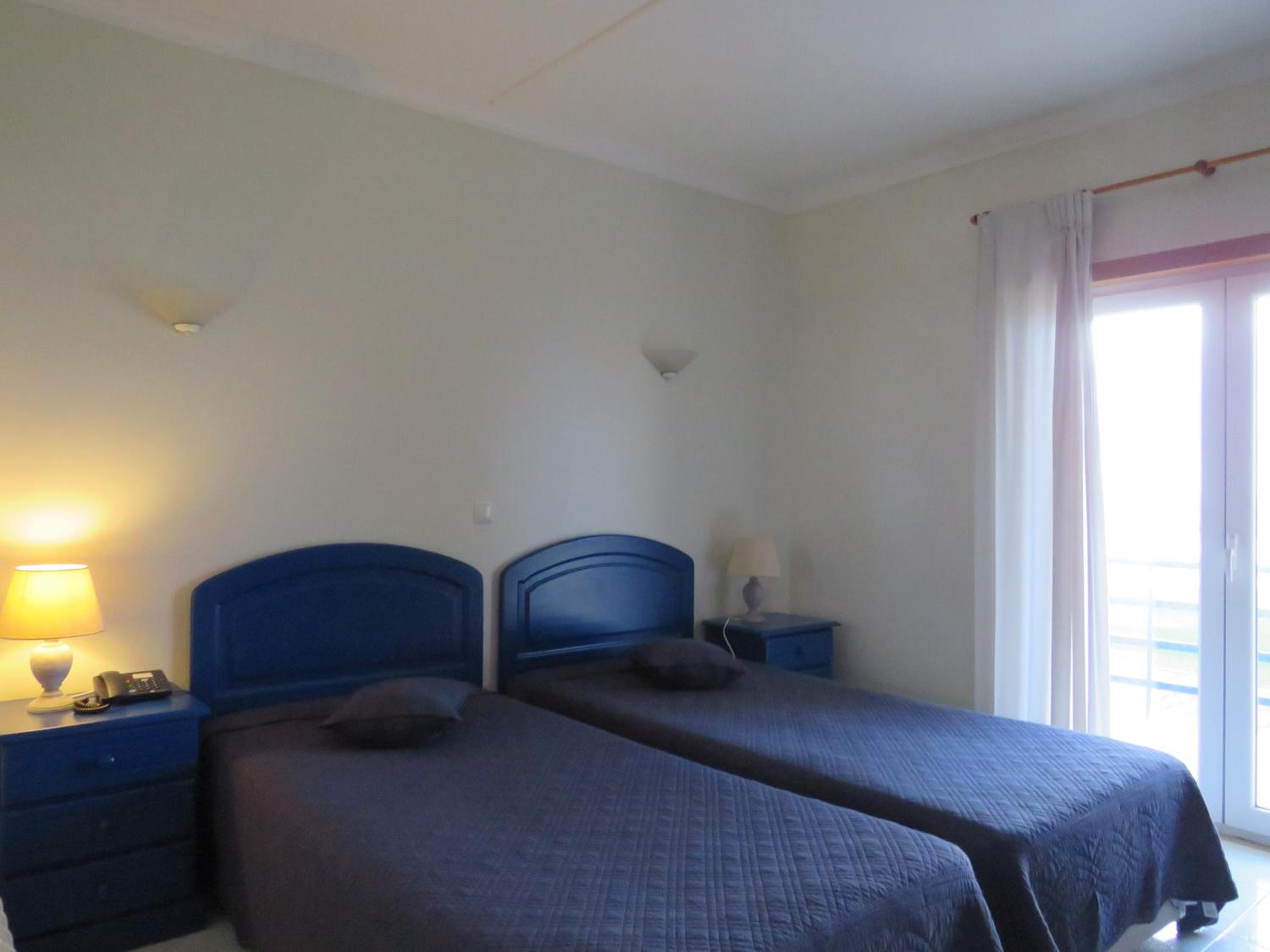One-Bedroom Apartment with Sea View - Photo 40