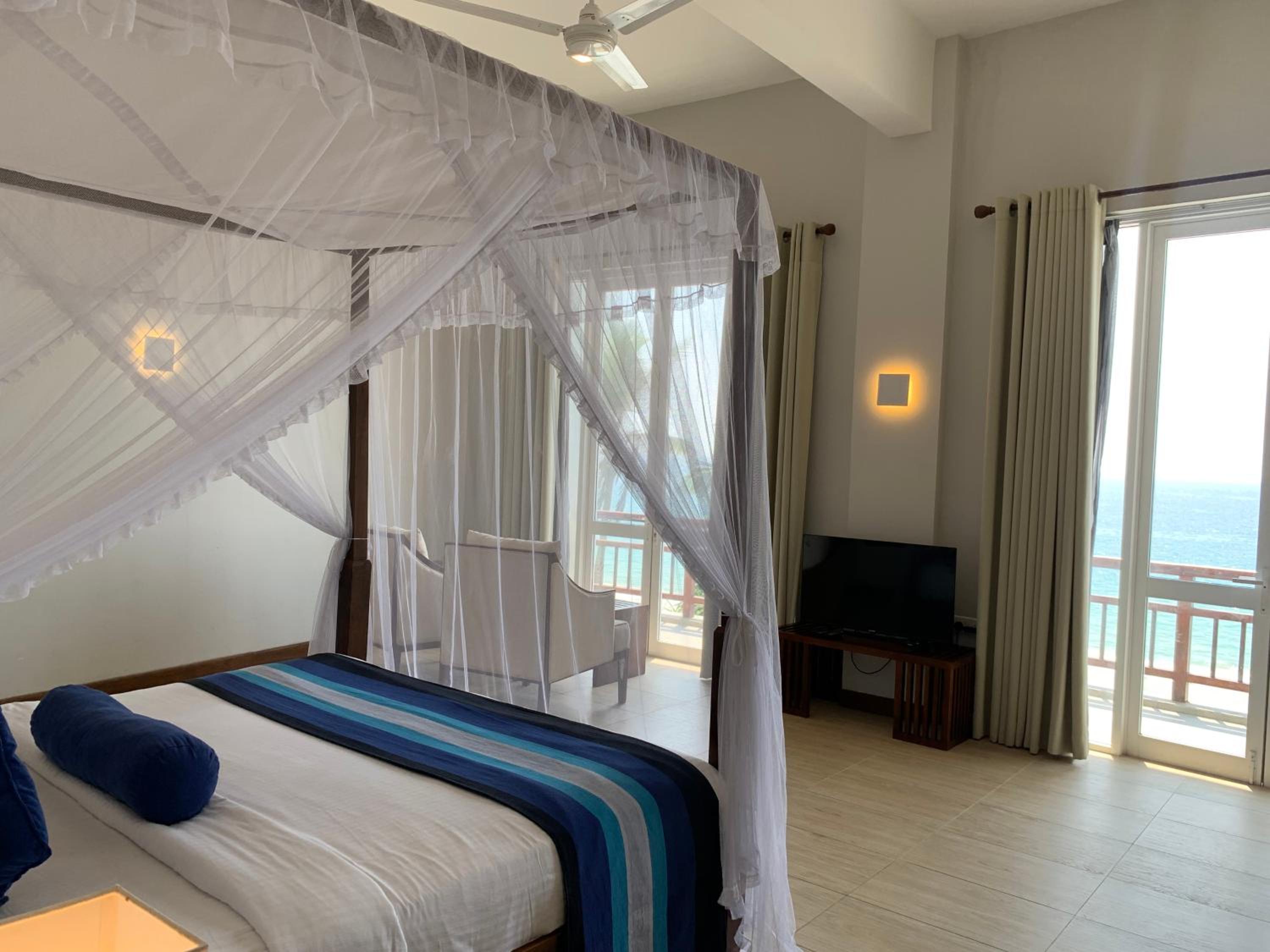 Deluxe Double Room with Sea View and Balcony - Photo 3