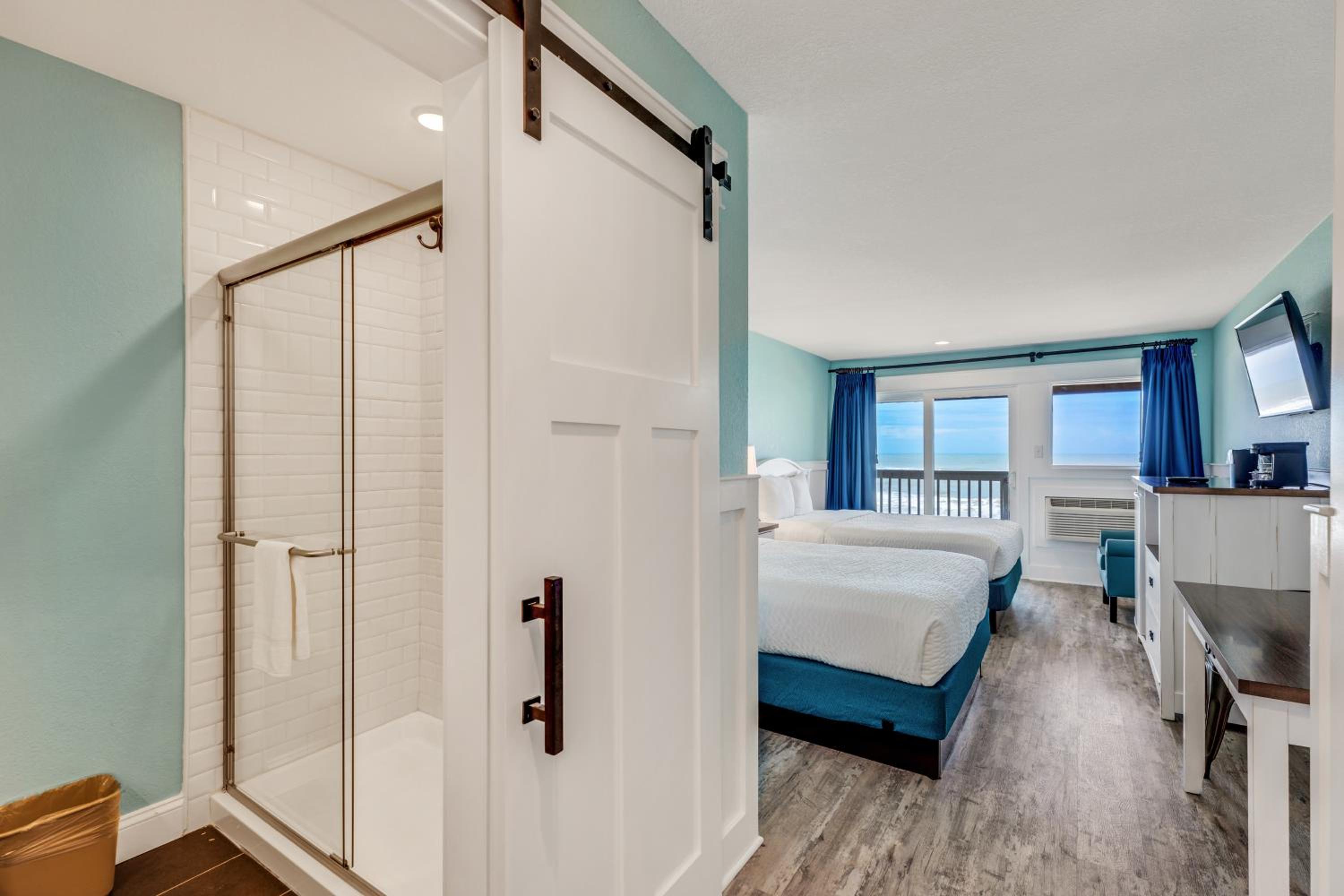 Superior - 1 King Bed Oceanfront