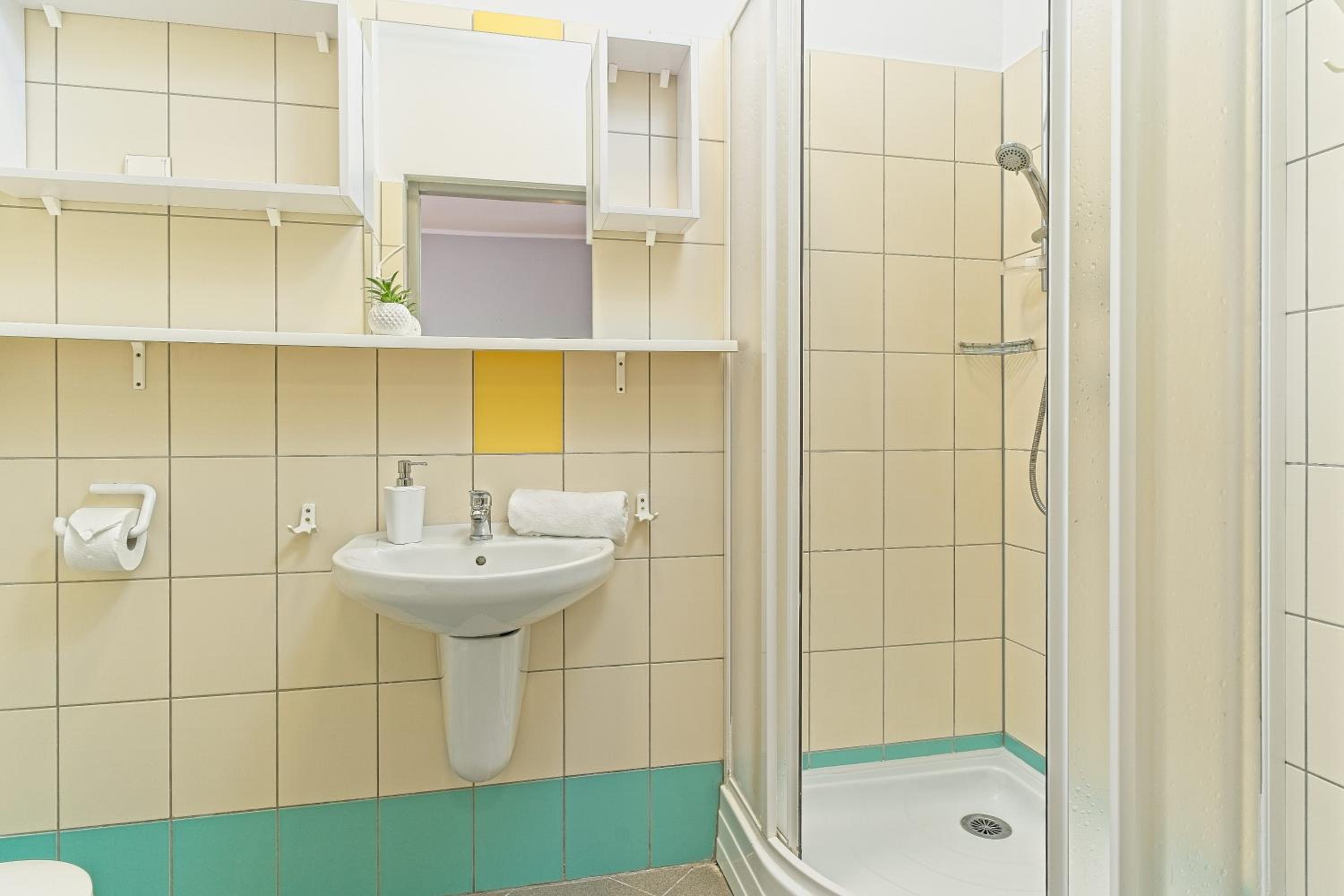 Quadruple Room with Private Bathroom photo 2