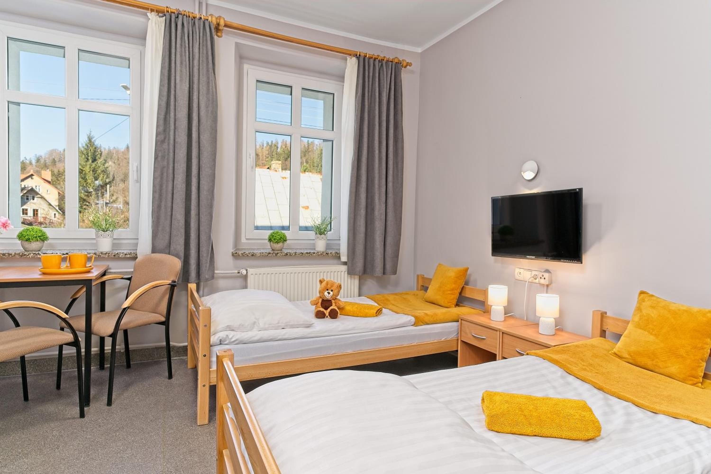 Quadruple Room with Private Bathroom photo 1