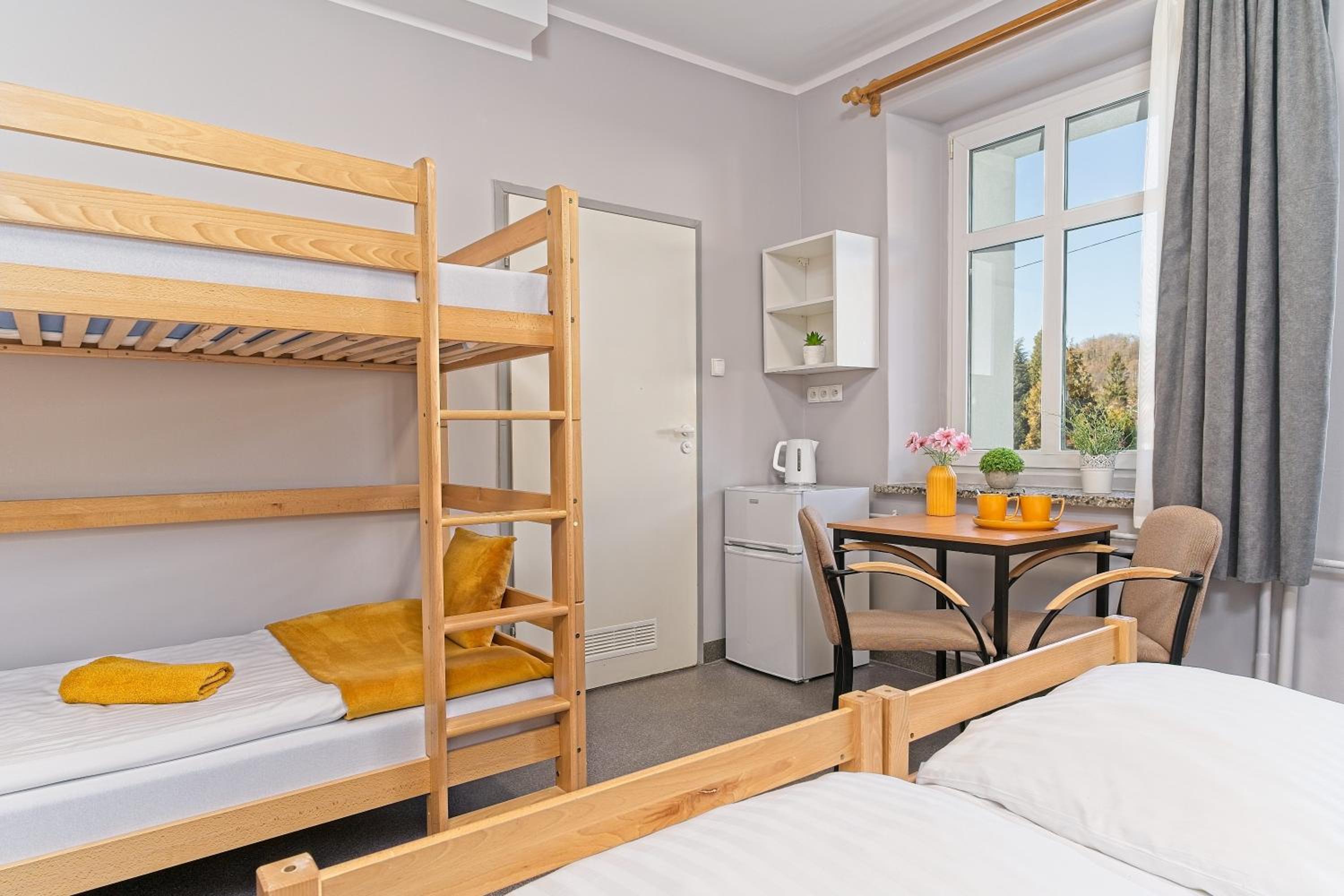 Quadruple Room with Private Bathroom photo 3