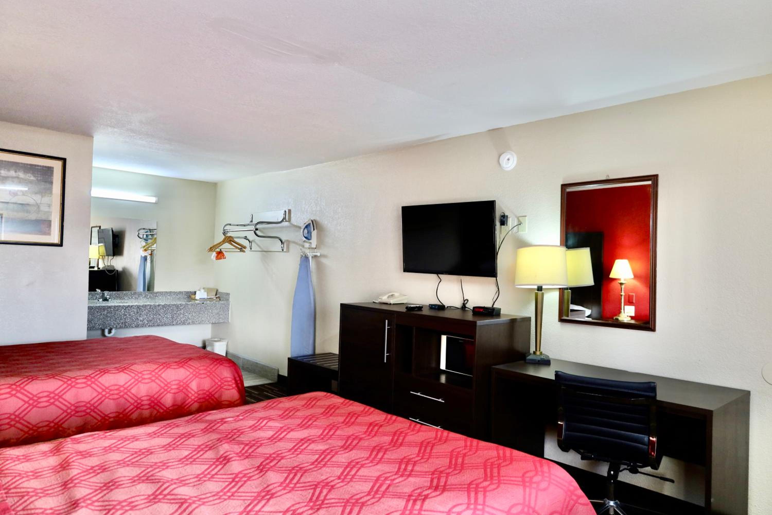 Queen Room with Two Queen Beds - Smoking
