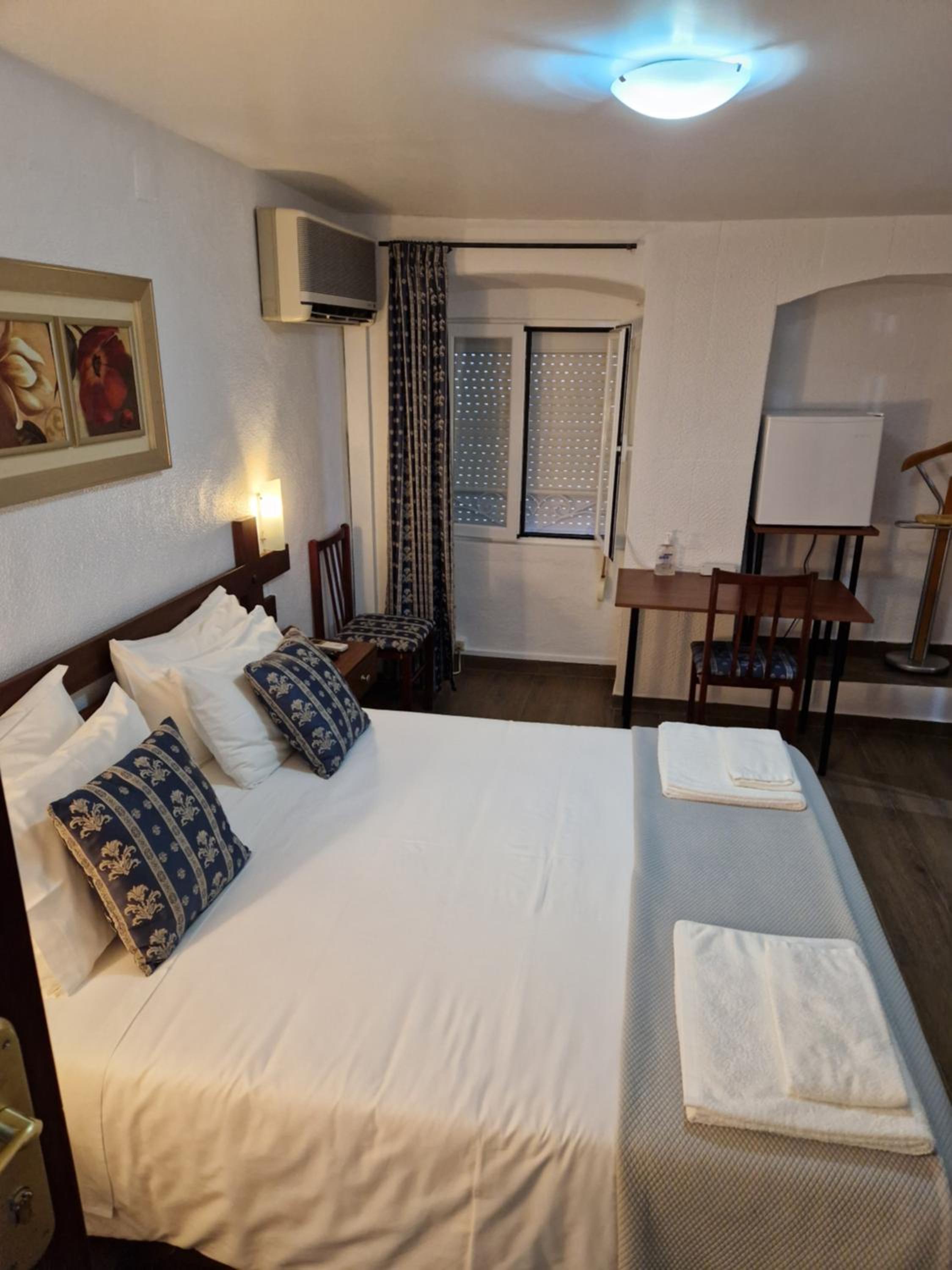 Double Room with Private Bathroom - Photo 1
