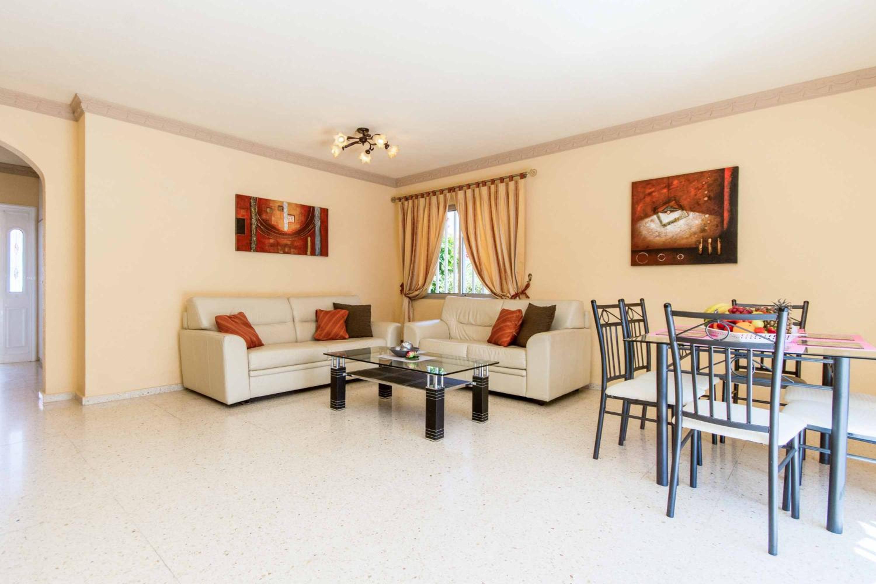 Villa de Tres Habitaciones
