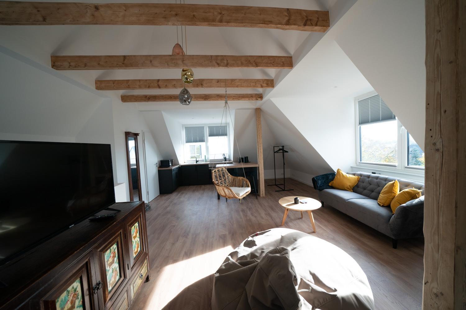 One-Bedroom Apartment photo 1