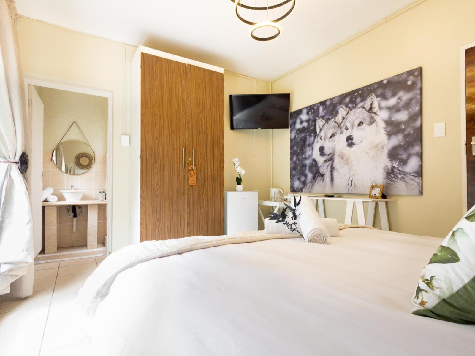 Standard Queen Room photo 2