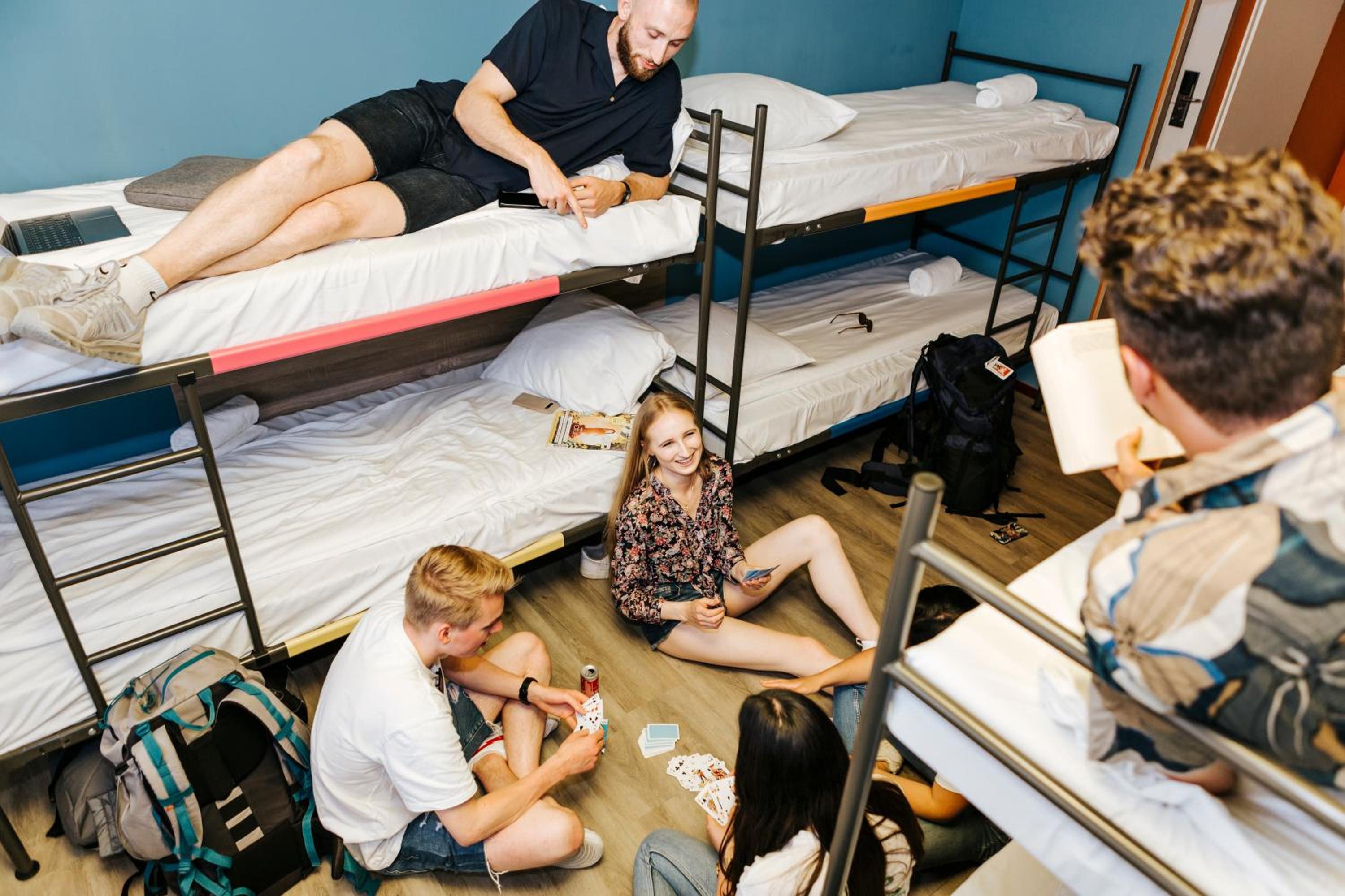 Bed In 6-Bed Mixed Dormitory Room - 18-35 Years Old Only