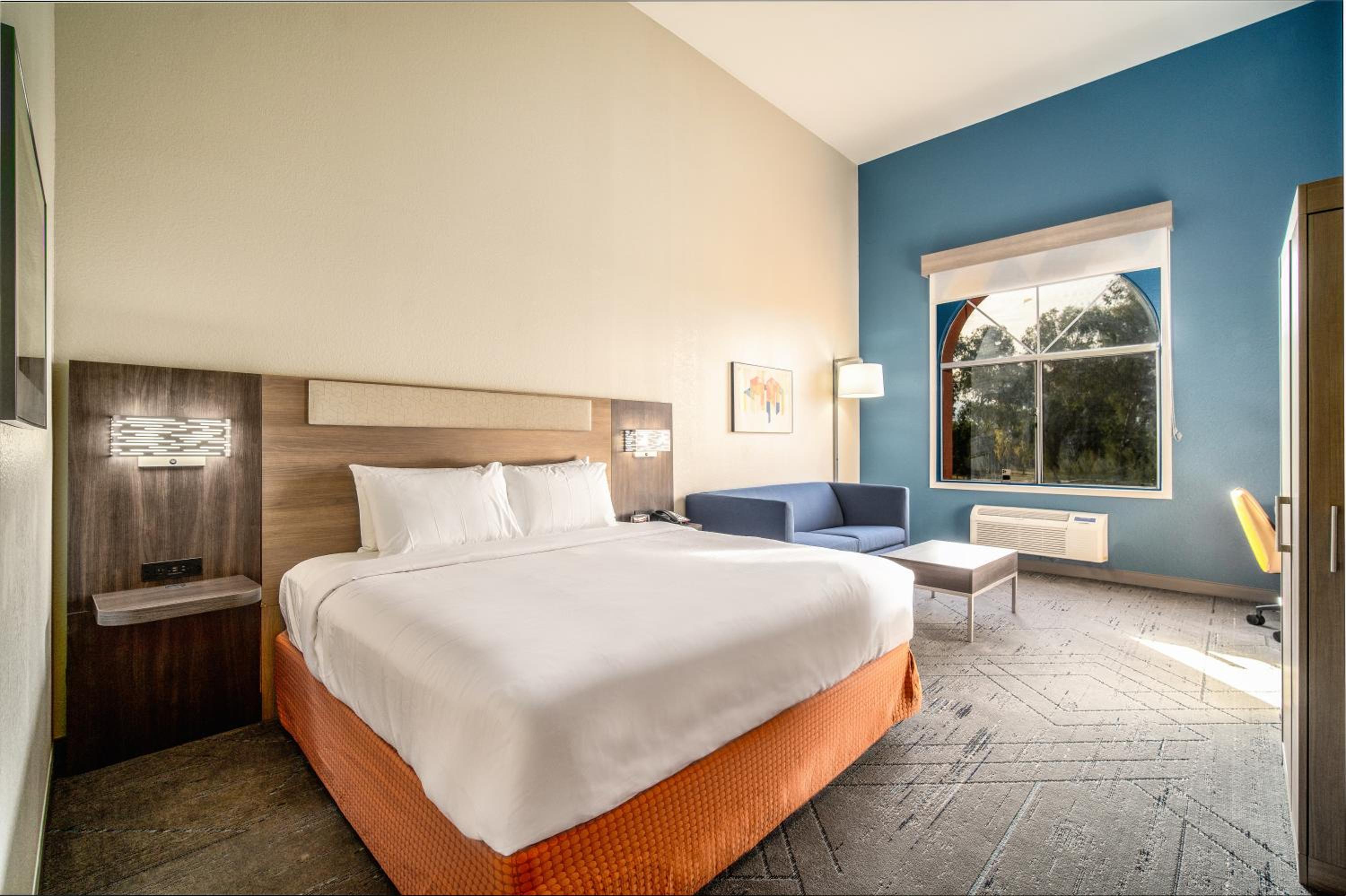 Standard King Room - Photo 2