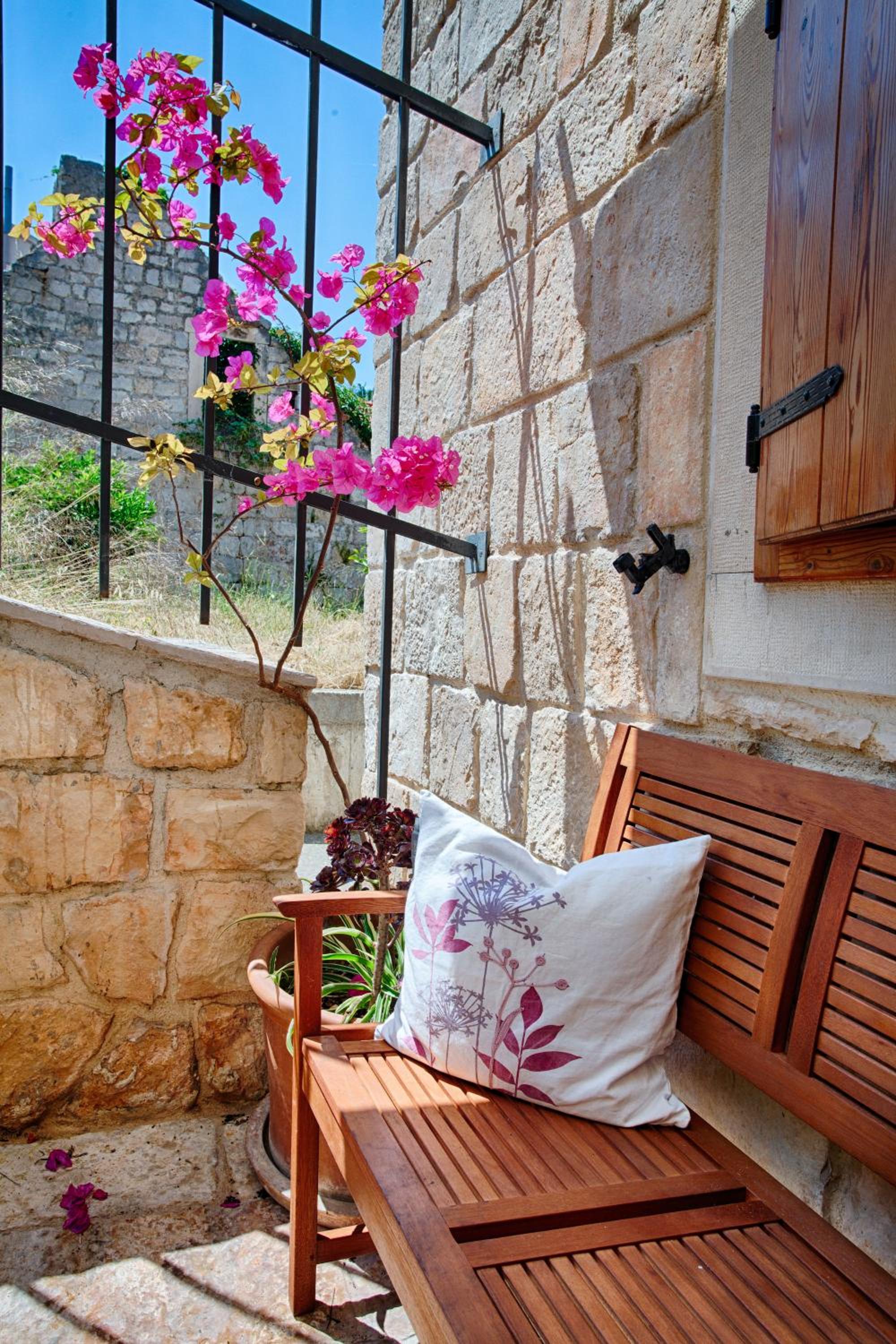 Villa - Beach Front - Photo 13