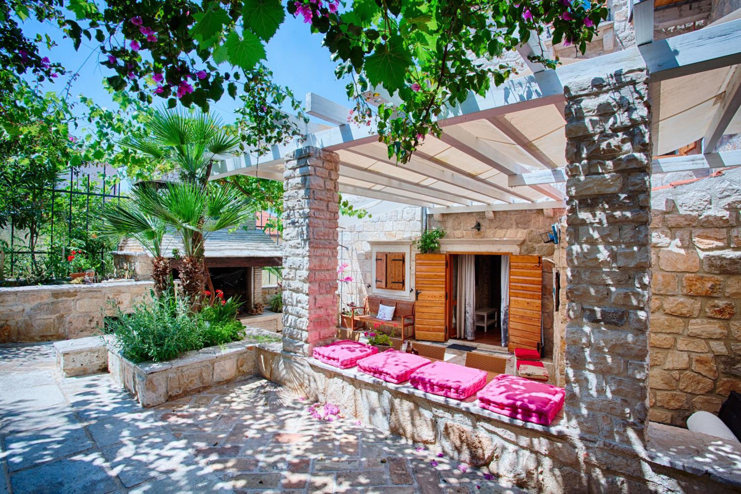 Villa - Beach Front - Photo 15