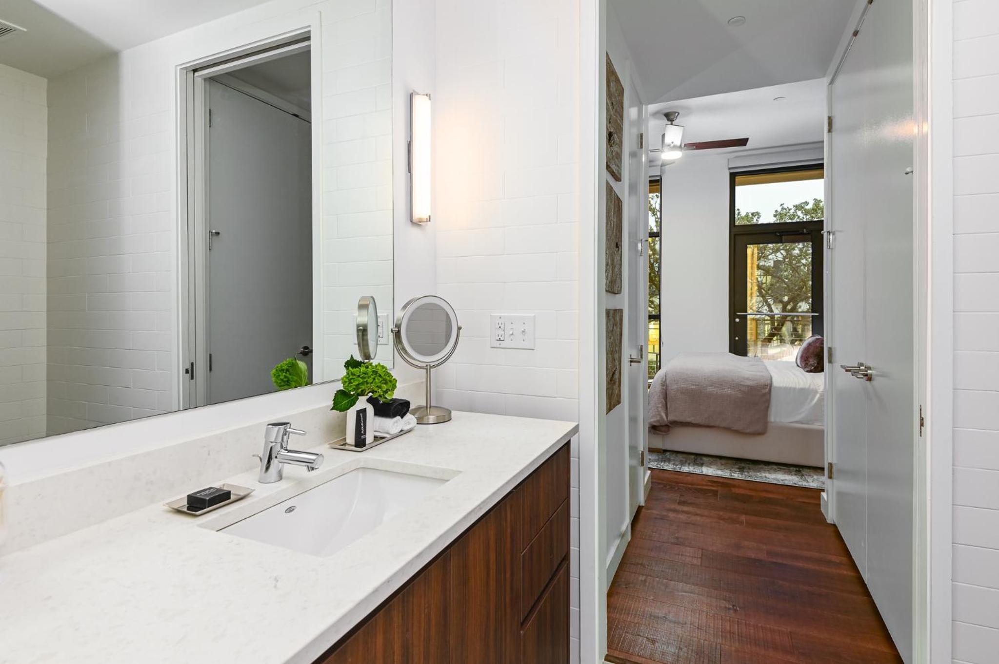 Studio with Balcony - Photo 11