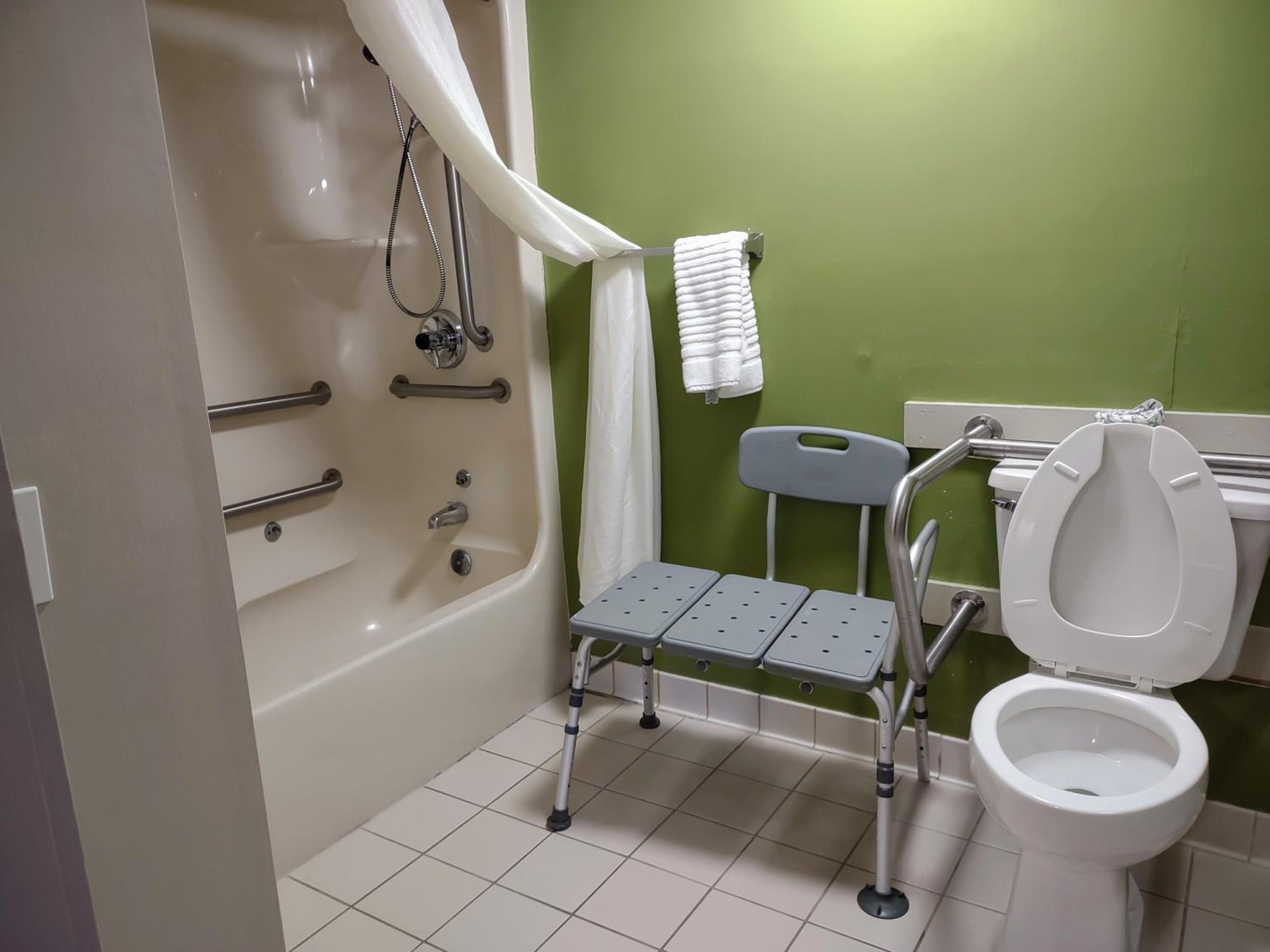 Queen Room - Accessible/Non-Smoking - Photo 3