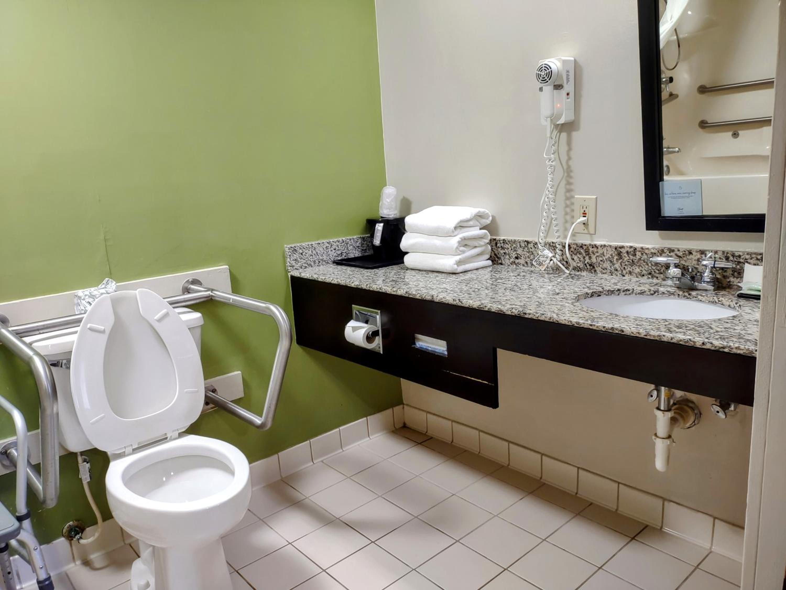 Queen Room - Accessible/Non-Smoking - Photo 4