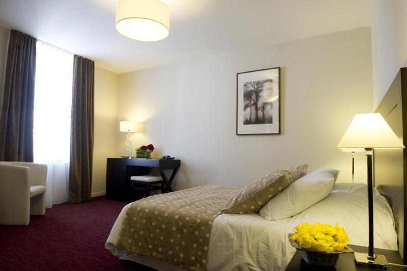 Superior Double or Twin Room With Bath photo 2