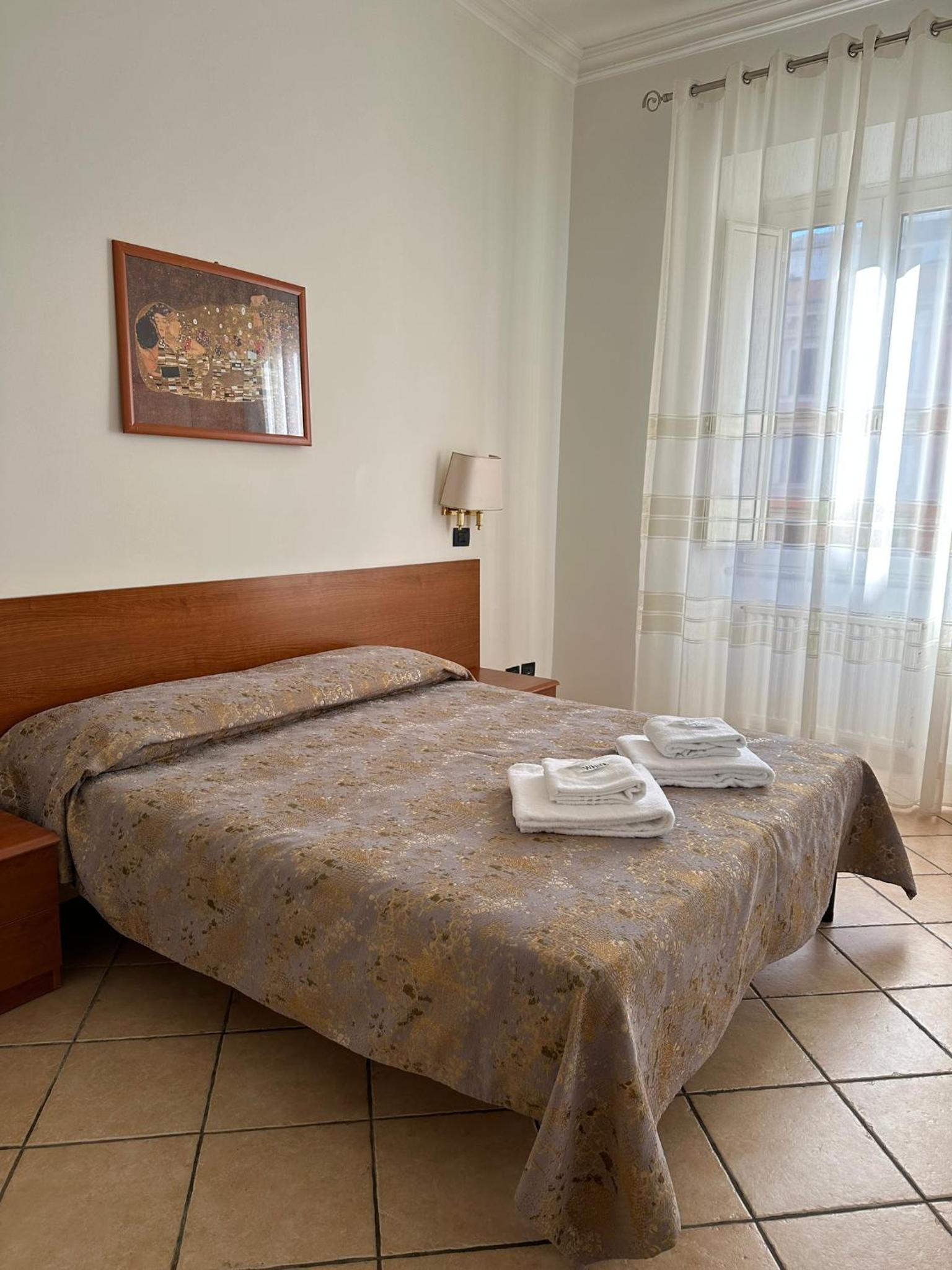 Standard Double Room with Shared Bathroom photo 1