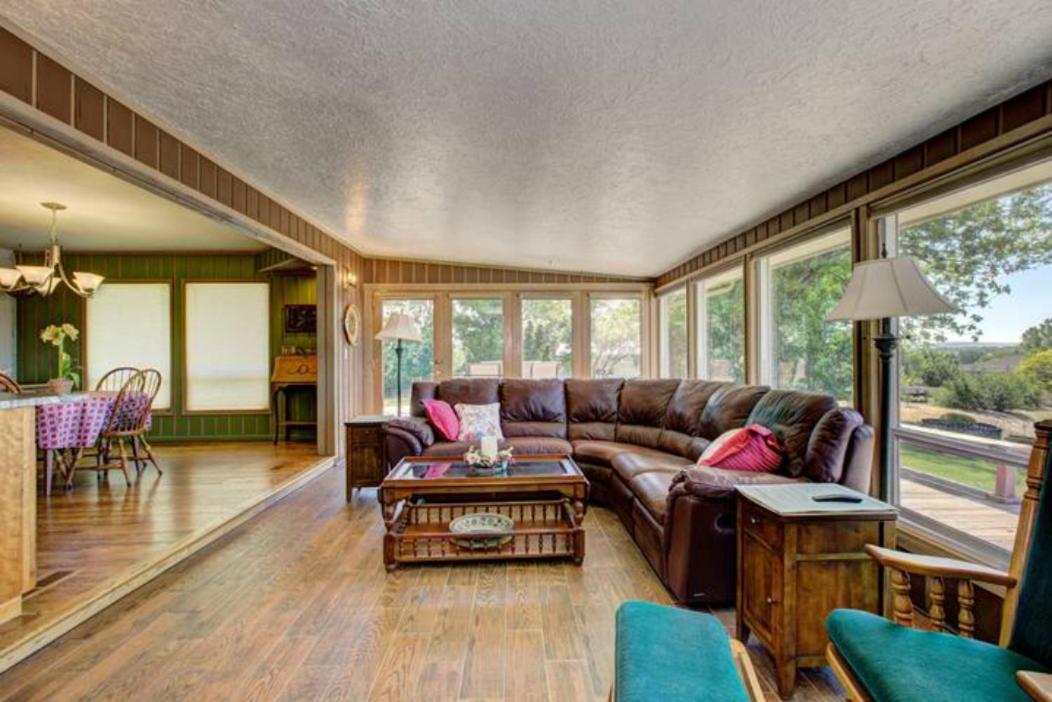 Five-Bedroom House photo 2