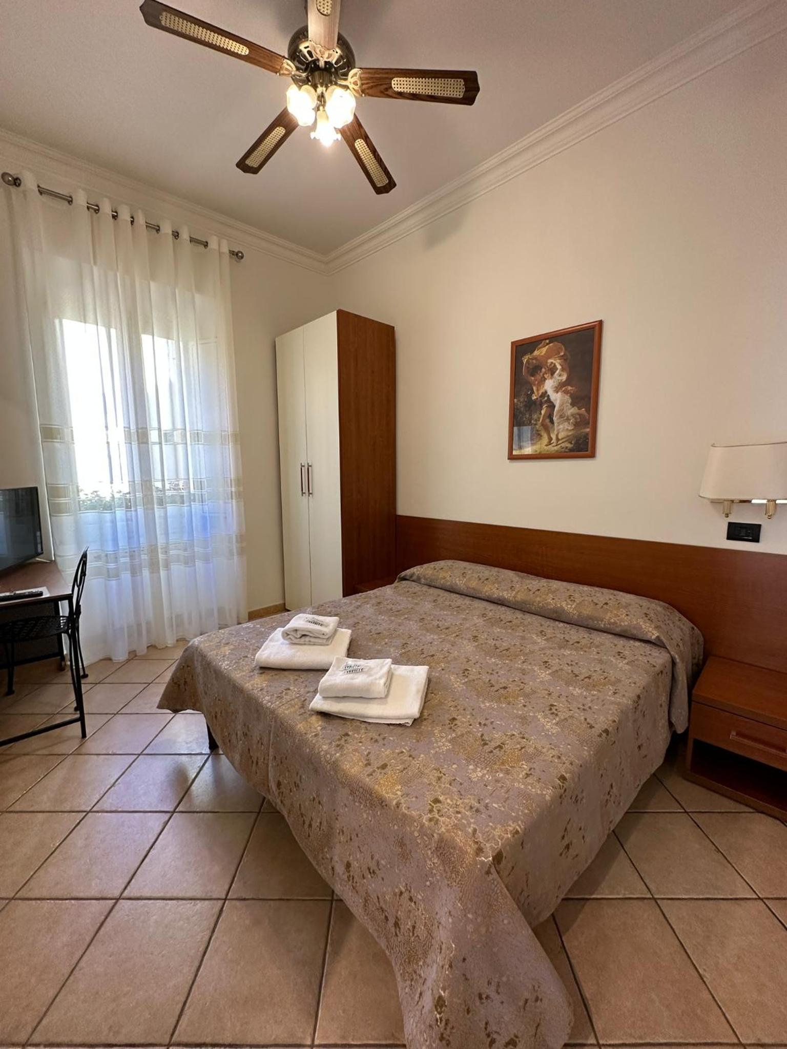 Double Room with Shared Bathroom photo 1