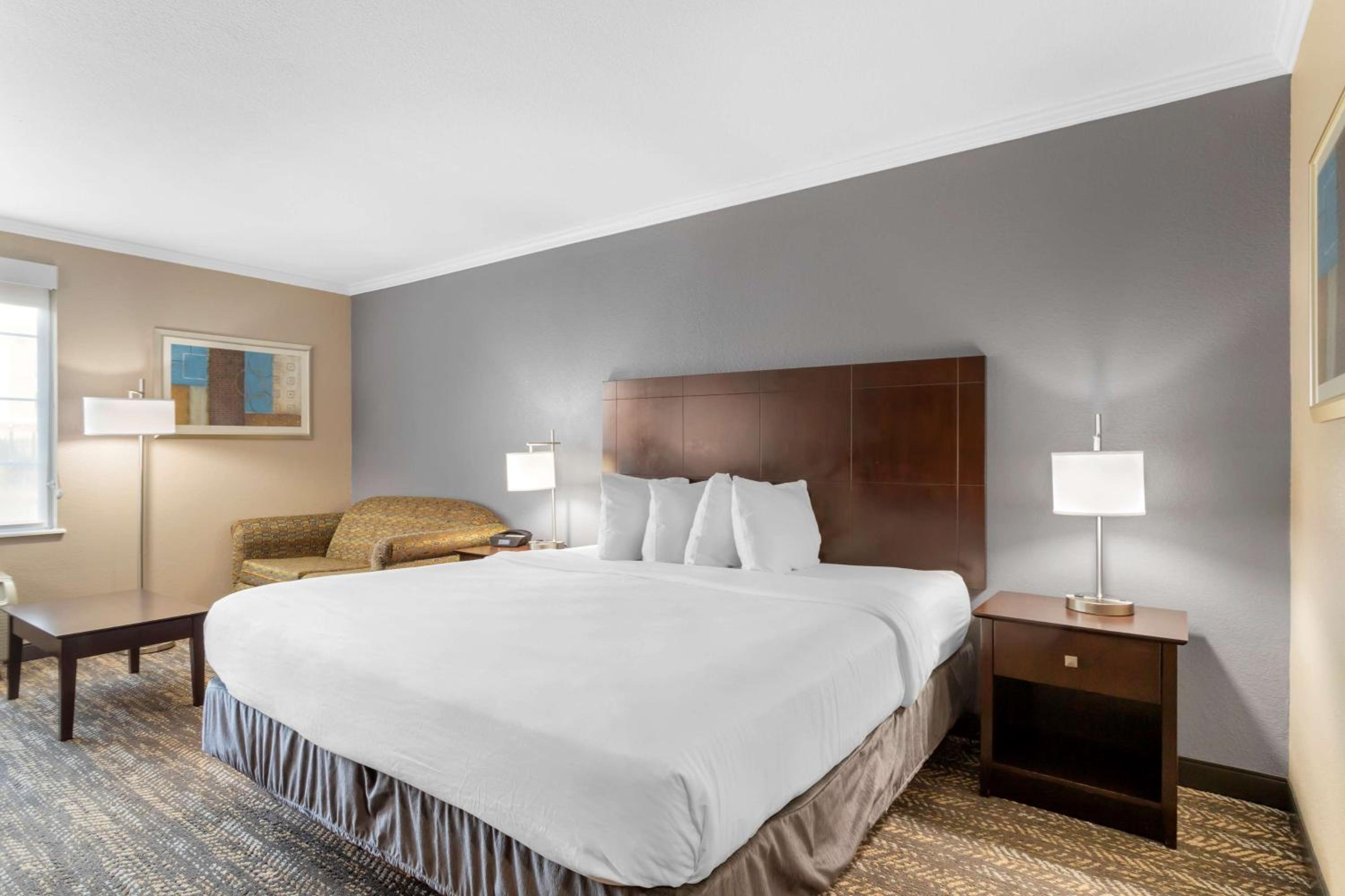 Executive King Room - Non-Smoking photo 1