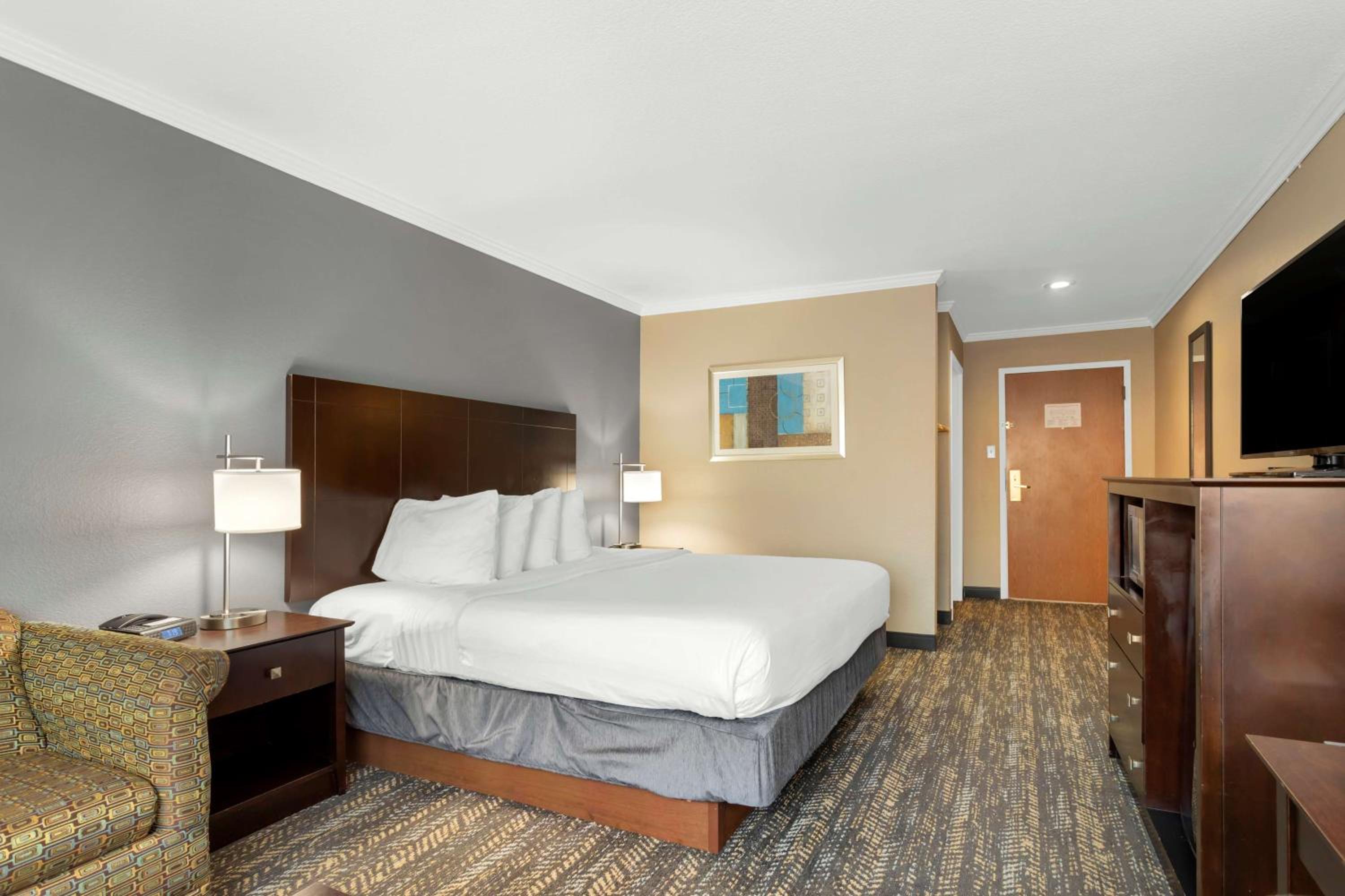 Executive King Room - Non-Smoking photo 3