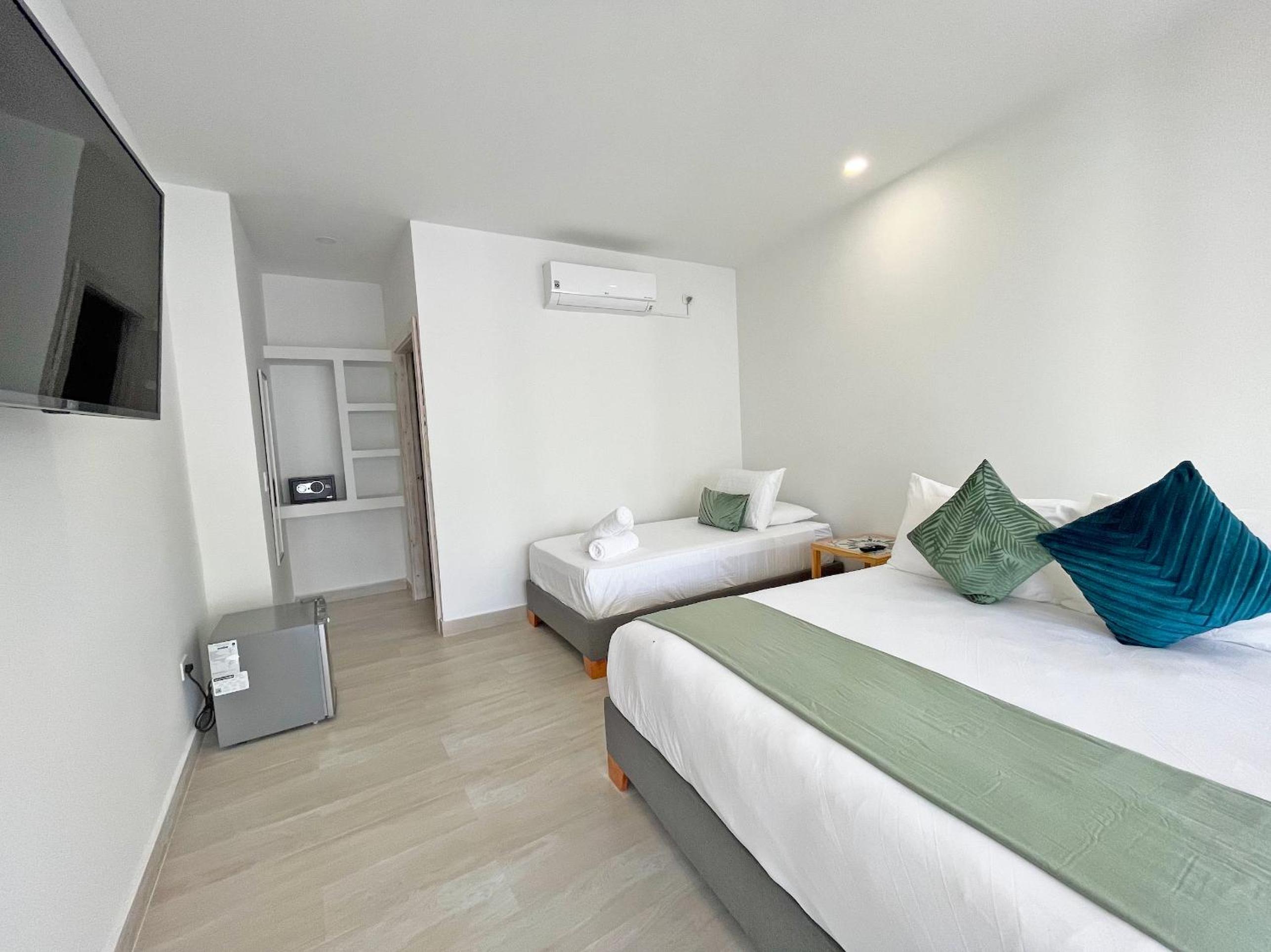 Deluxe Triple Room with Sea View photo 3