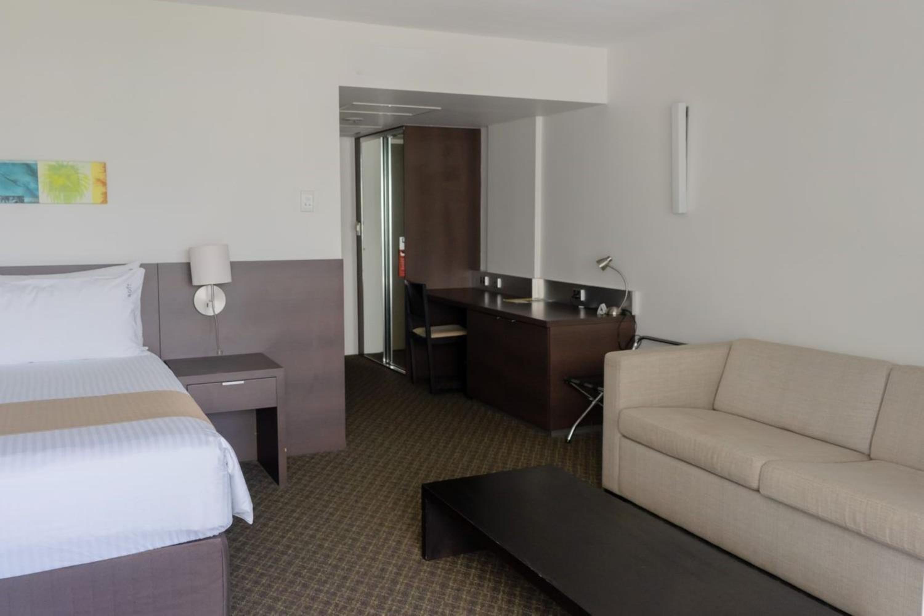 Premium King Room with Sofa Bed - Photo 1
