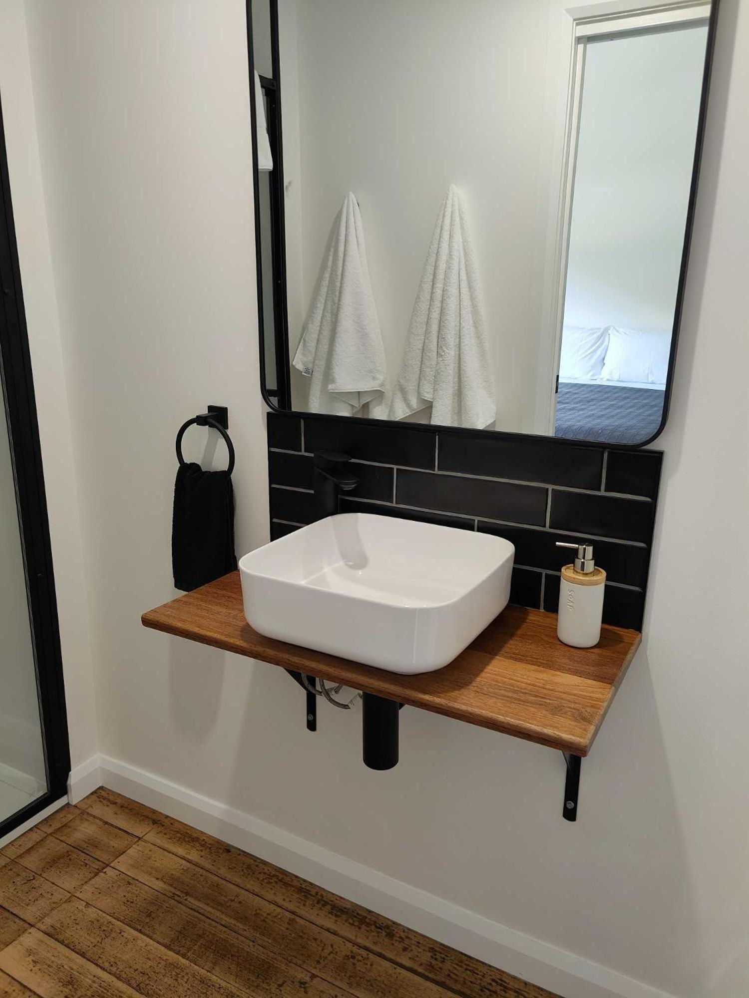 Double Room with Private Bathroom - Photo 5
